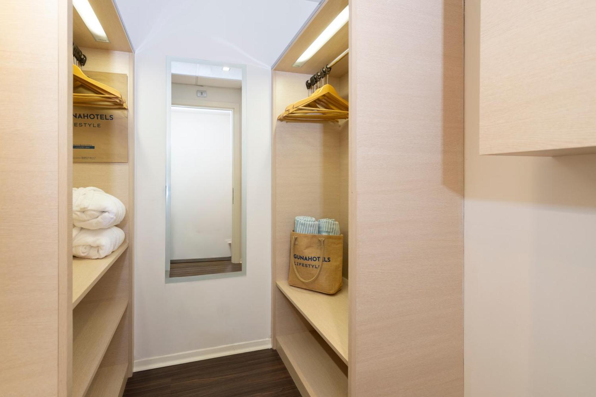 Superior Double Room Side Sea View
