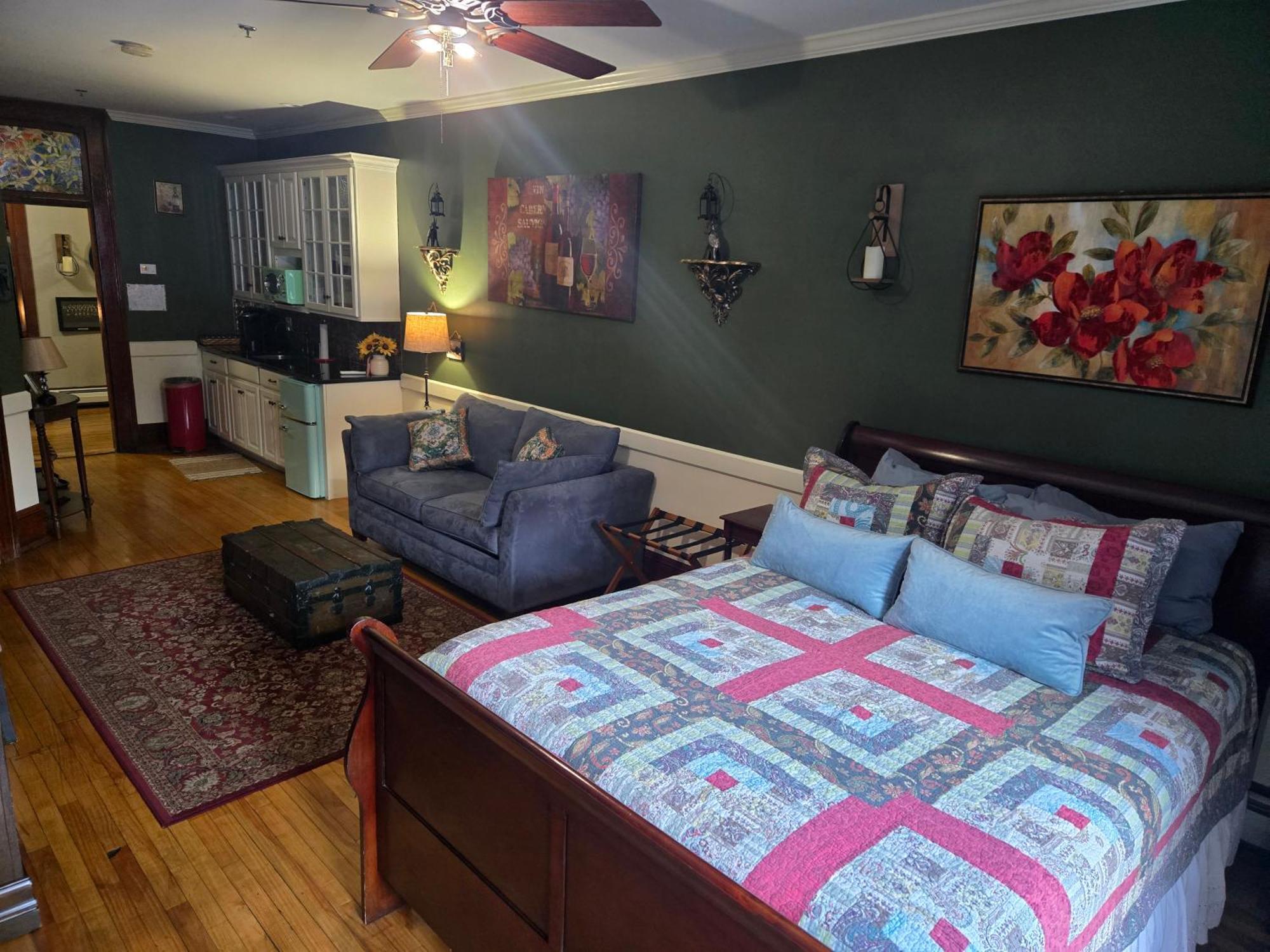 Deluxe Queen Room