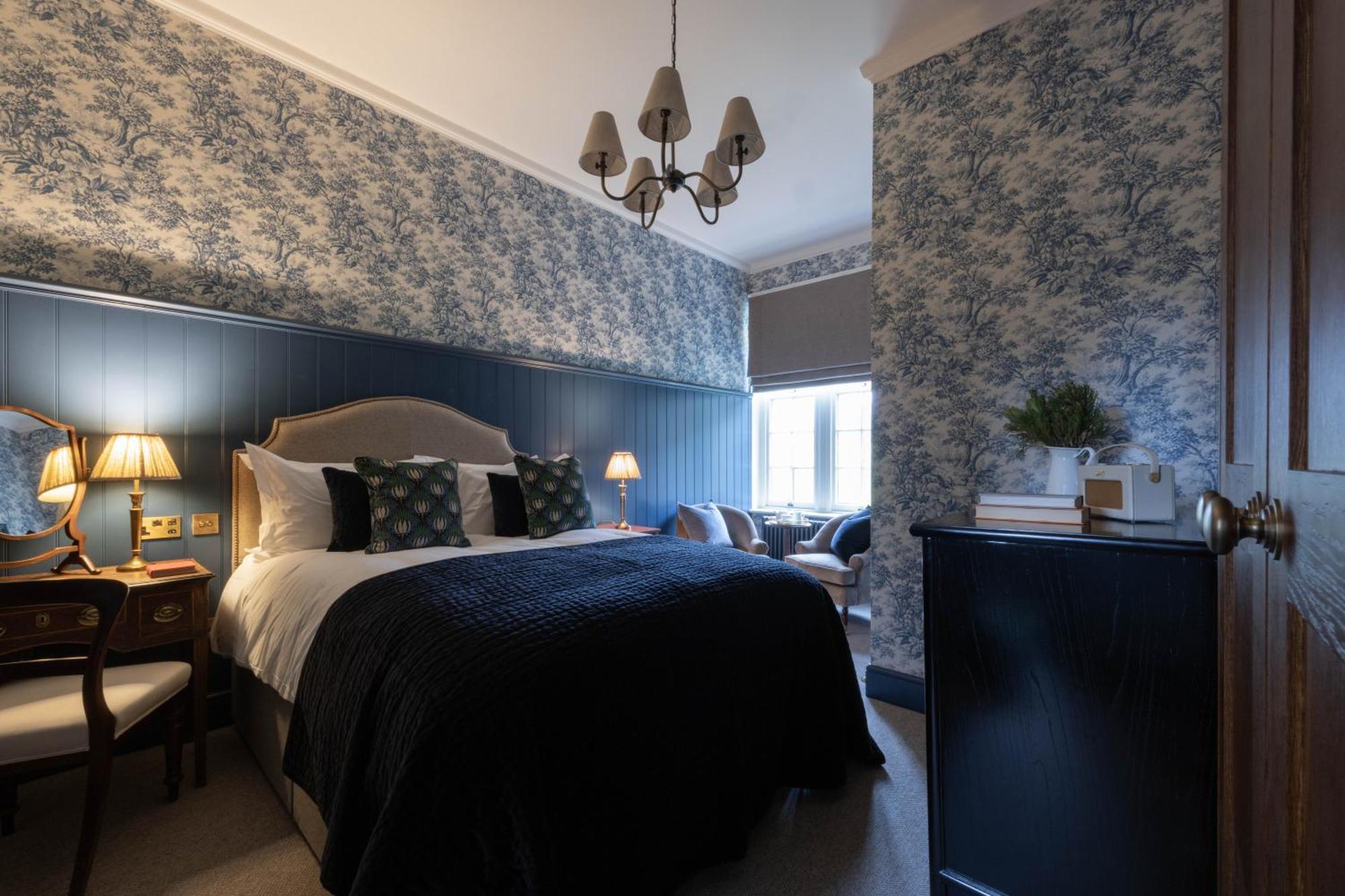 Small Double Room,1756402907:JPEG