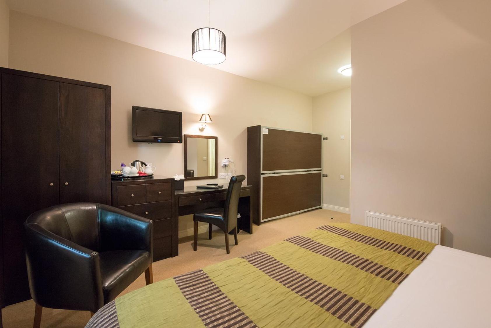 Family Room sleeps 4