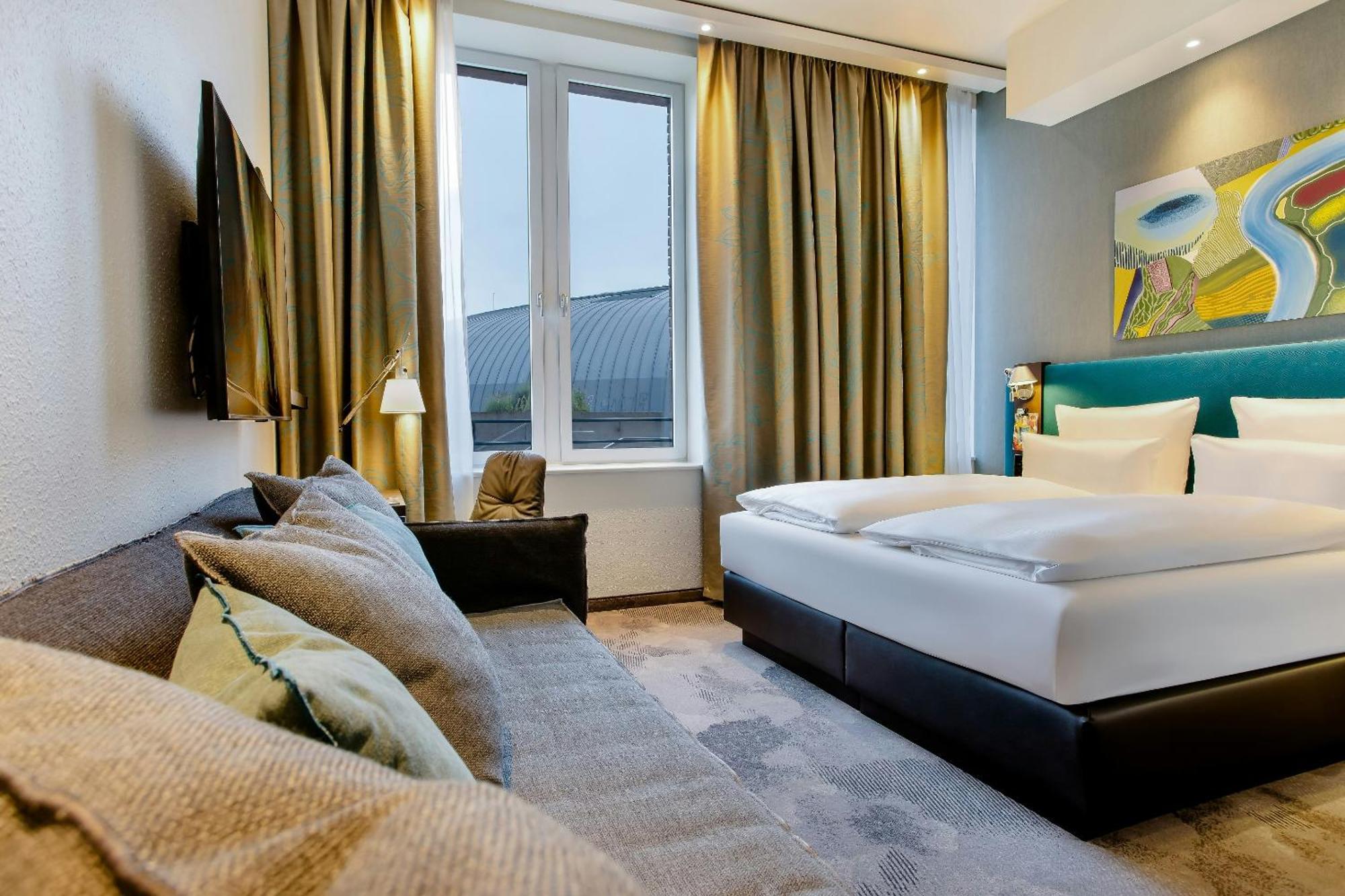 Comfort Room Queen Size Bed
