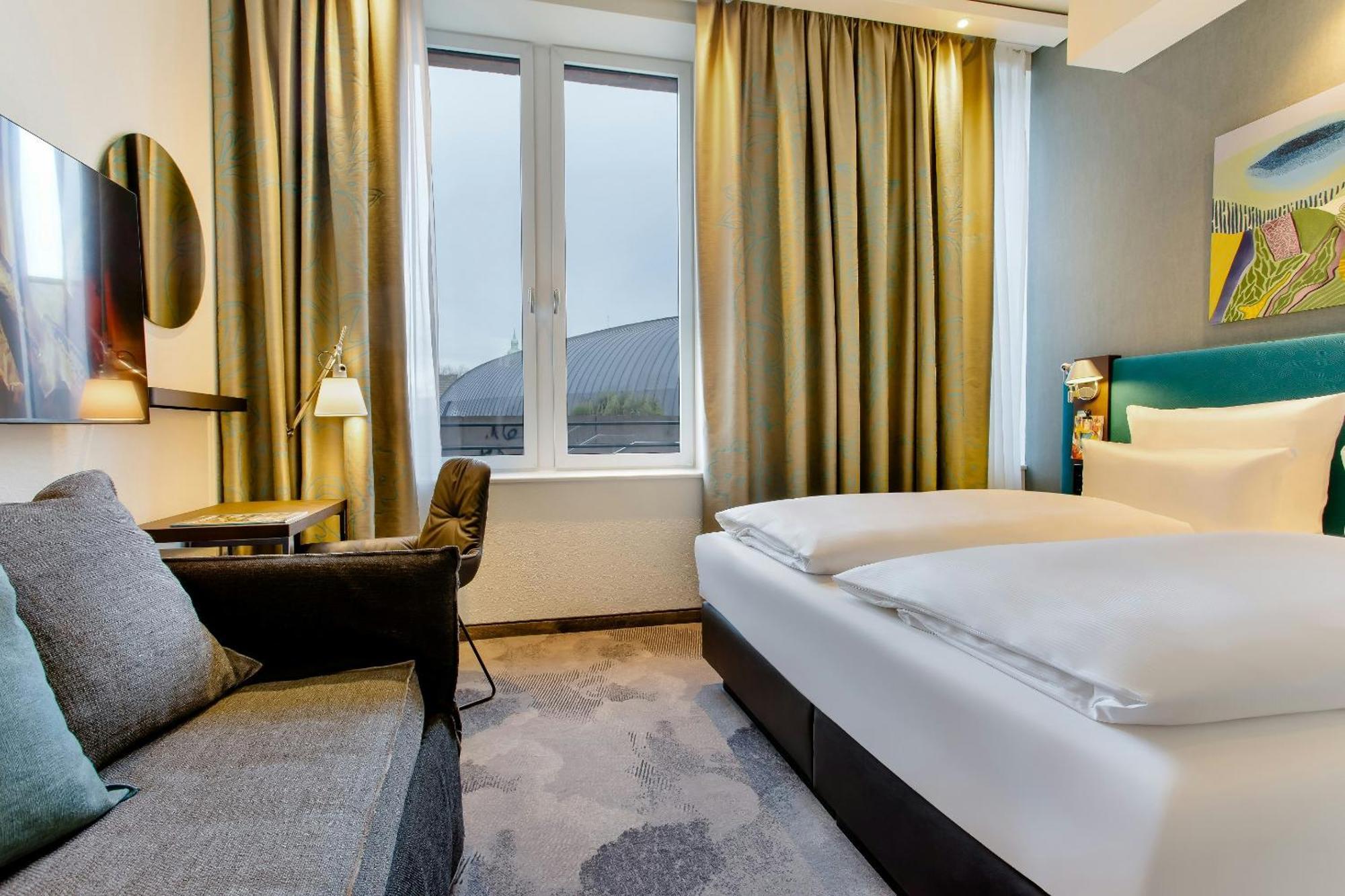 Comfort Room Queen Size Bed
