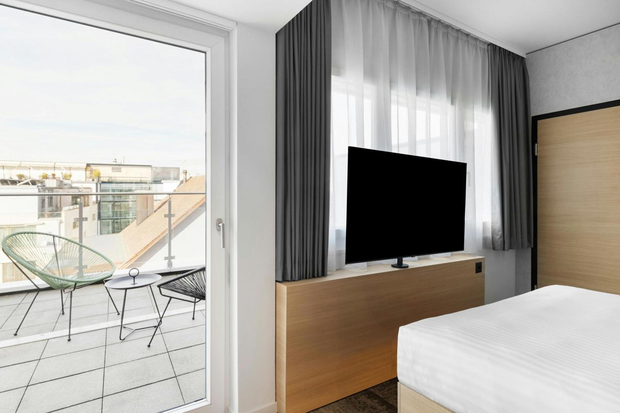 Moxy Letzigrund Queen Room Balcony