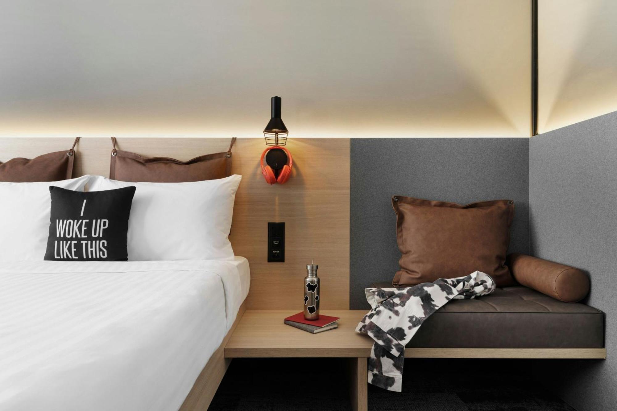 Moxy Queen Room