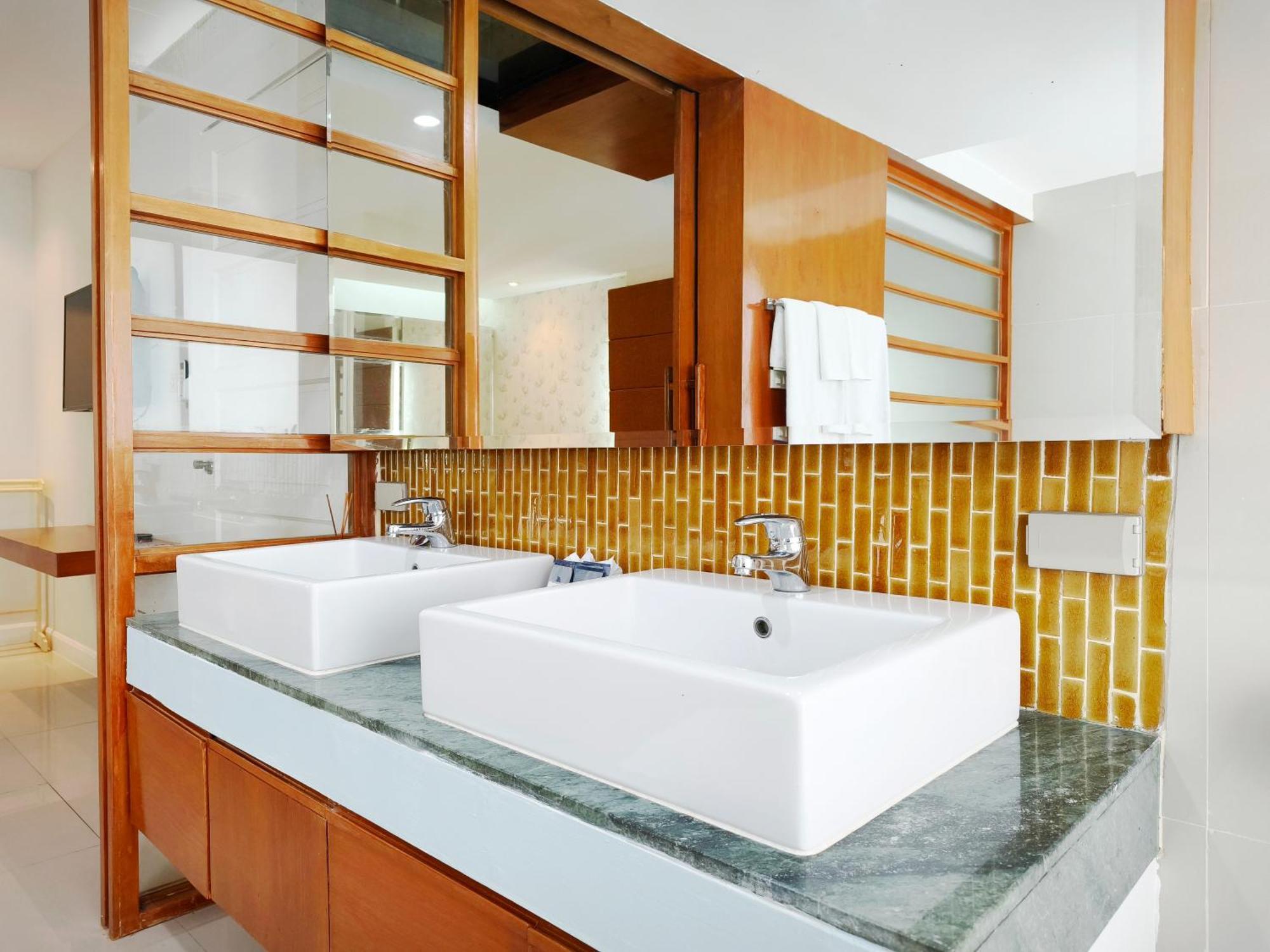 Two-Bedroom Suite Sea View