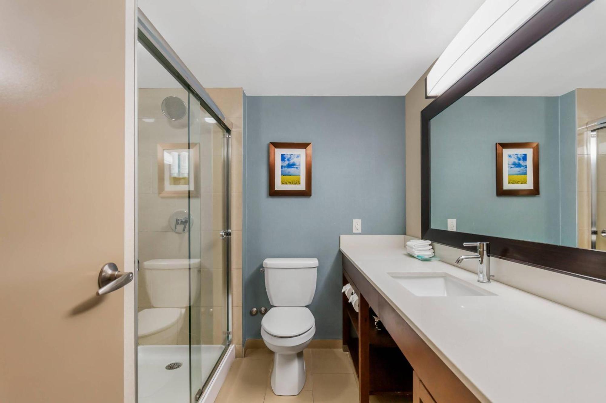 Queen Suite with Sofa Bed - Non-Smoking,1756442991:JPEG