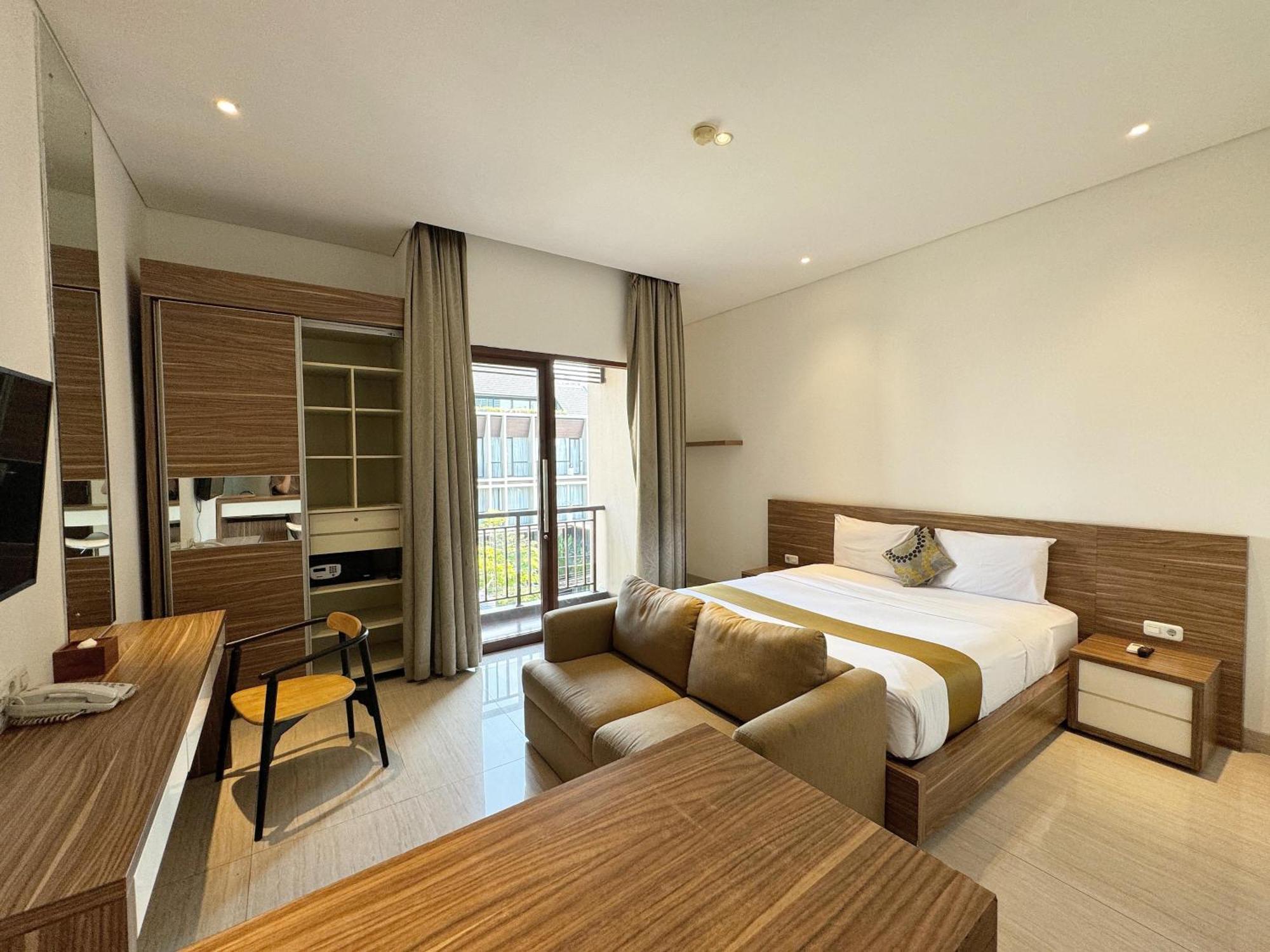 Executive Suite City view