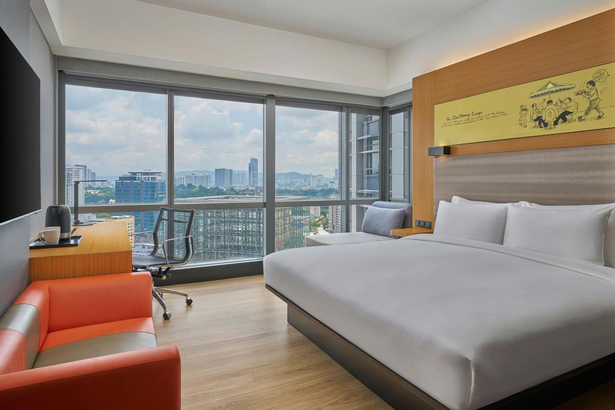 1 King Bed Corner Room