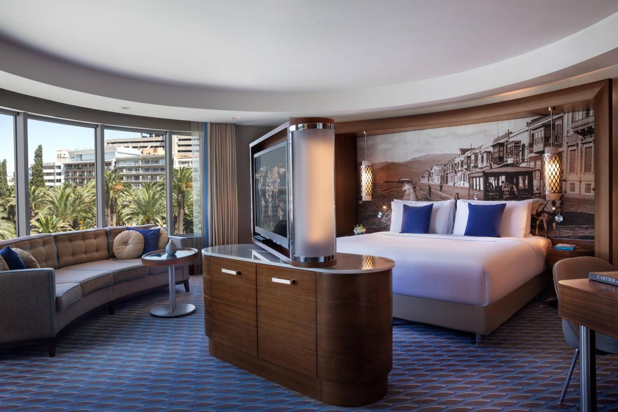 Junior Suite Partial Sea View Executive Lounge Access