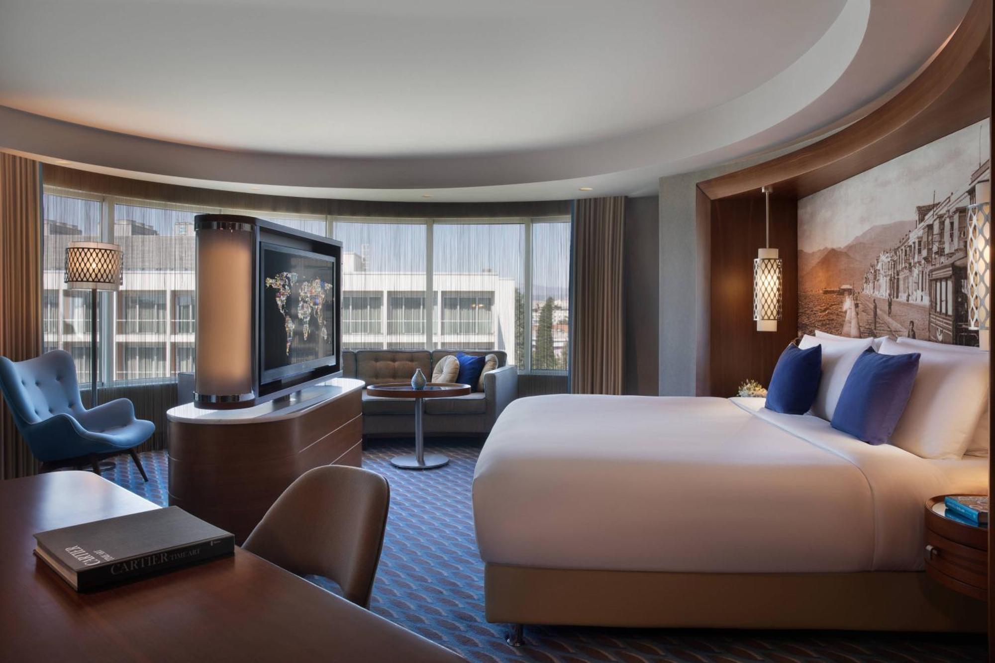 Junior Suite Partial Sea View Executive Lounge Access