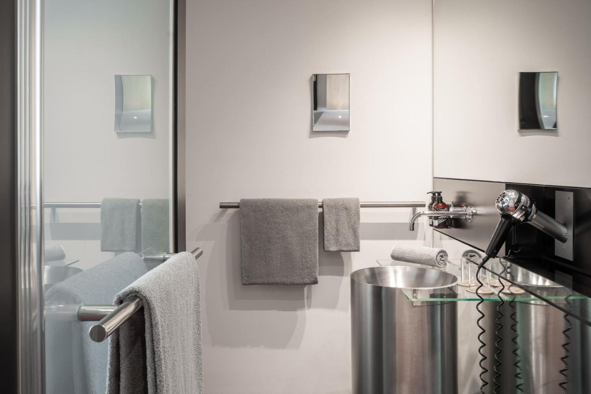 The Innside Twin Room,1756497560:JPEG