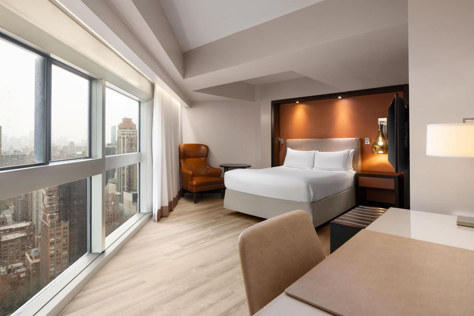 Deluxe Queen Room City View