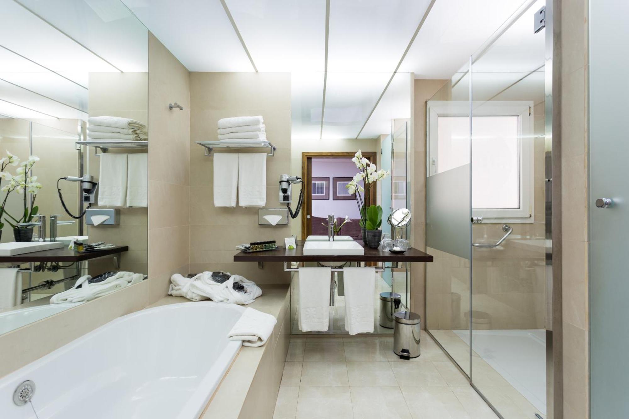 Family Room,1756508997:JPEG