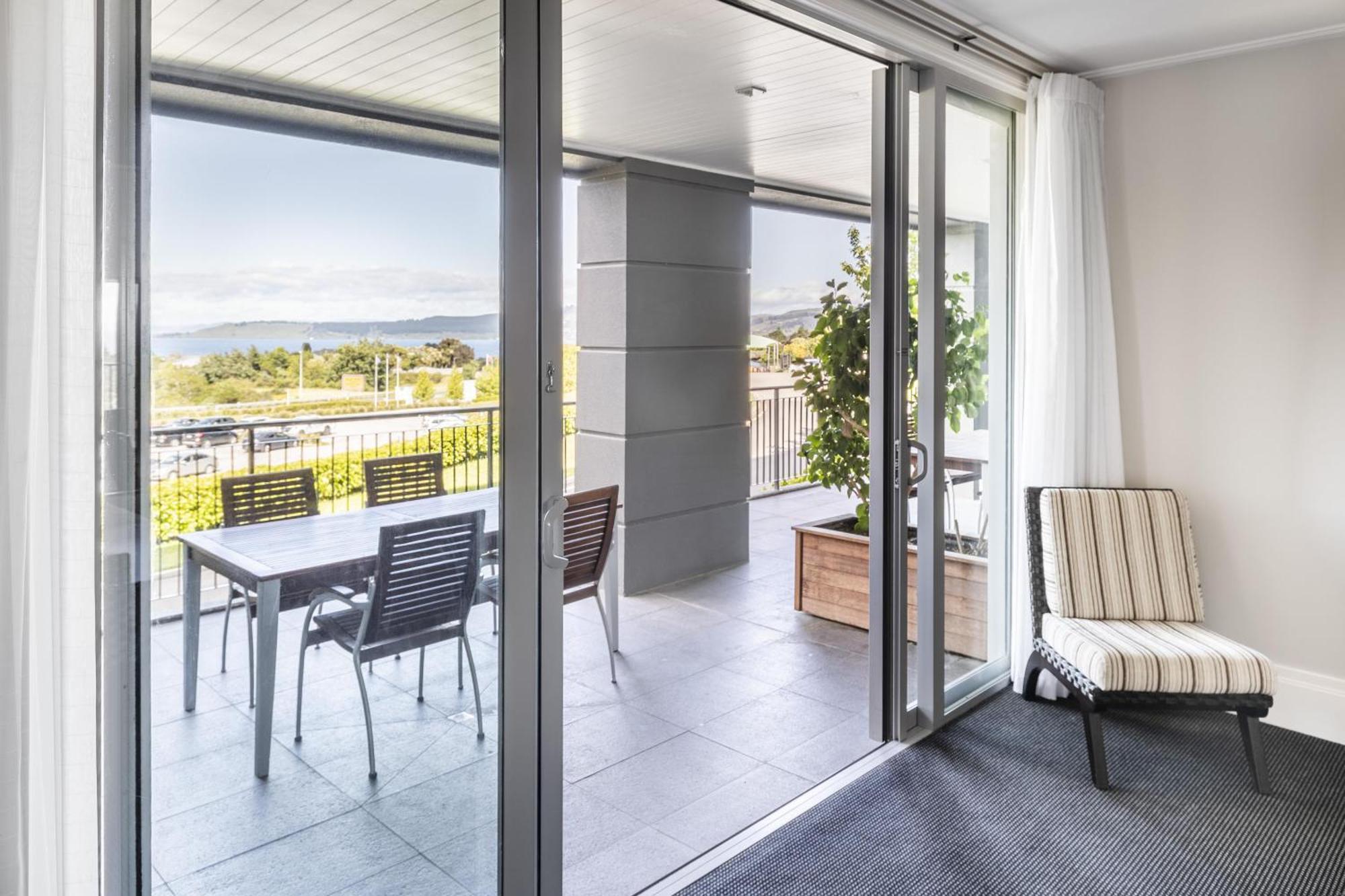 King Room with Lake View,1756513963:JPEG