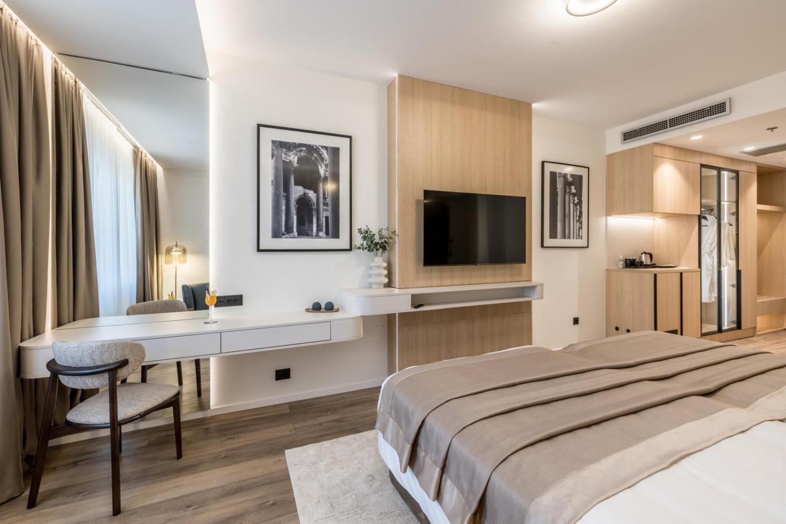 Superior Double or Twin Room,1758280182:JPEG
