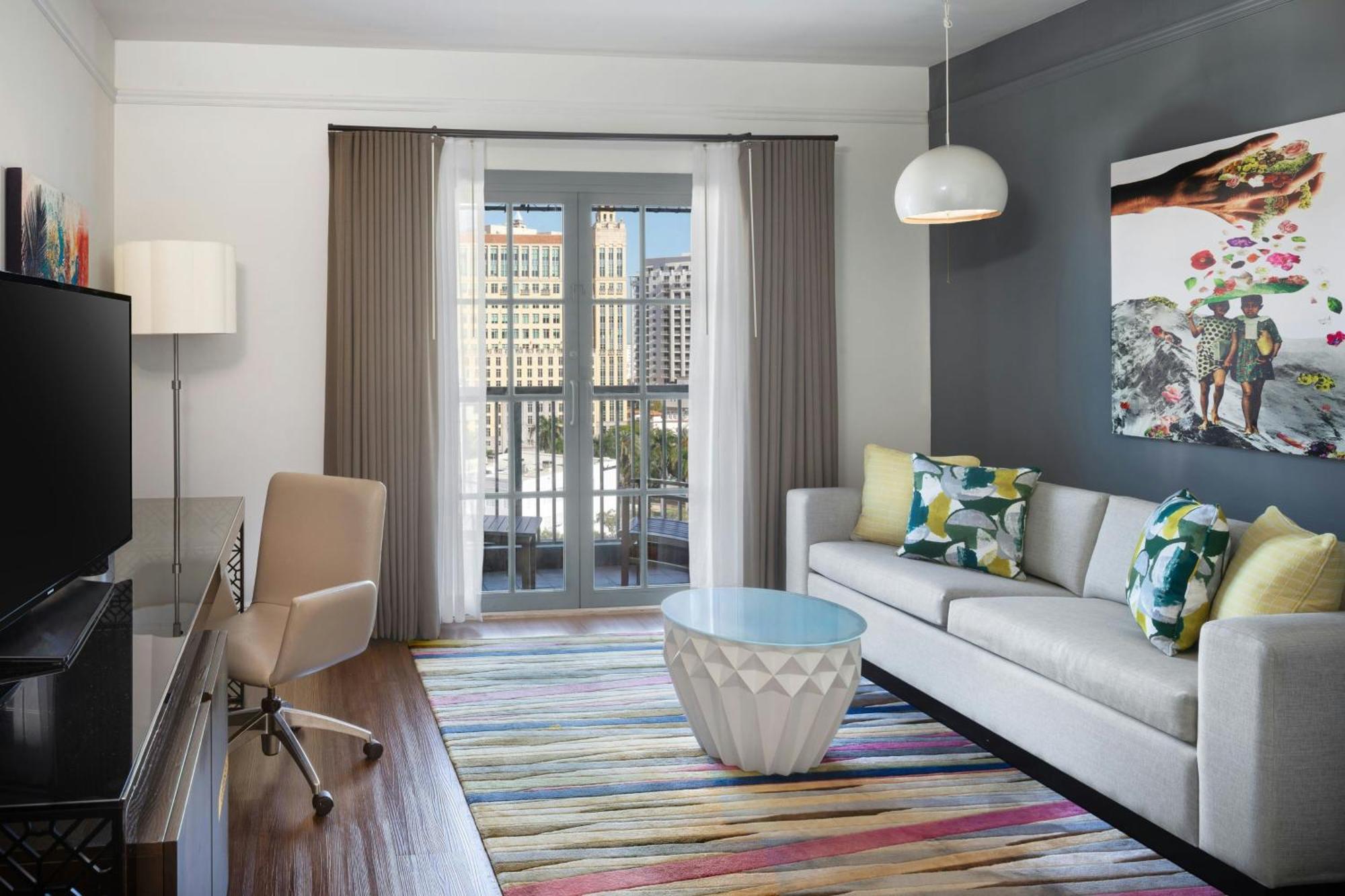 Ponce De Leon Junior Suite 1 King Sofa Bed City View Balcony