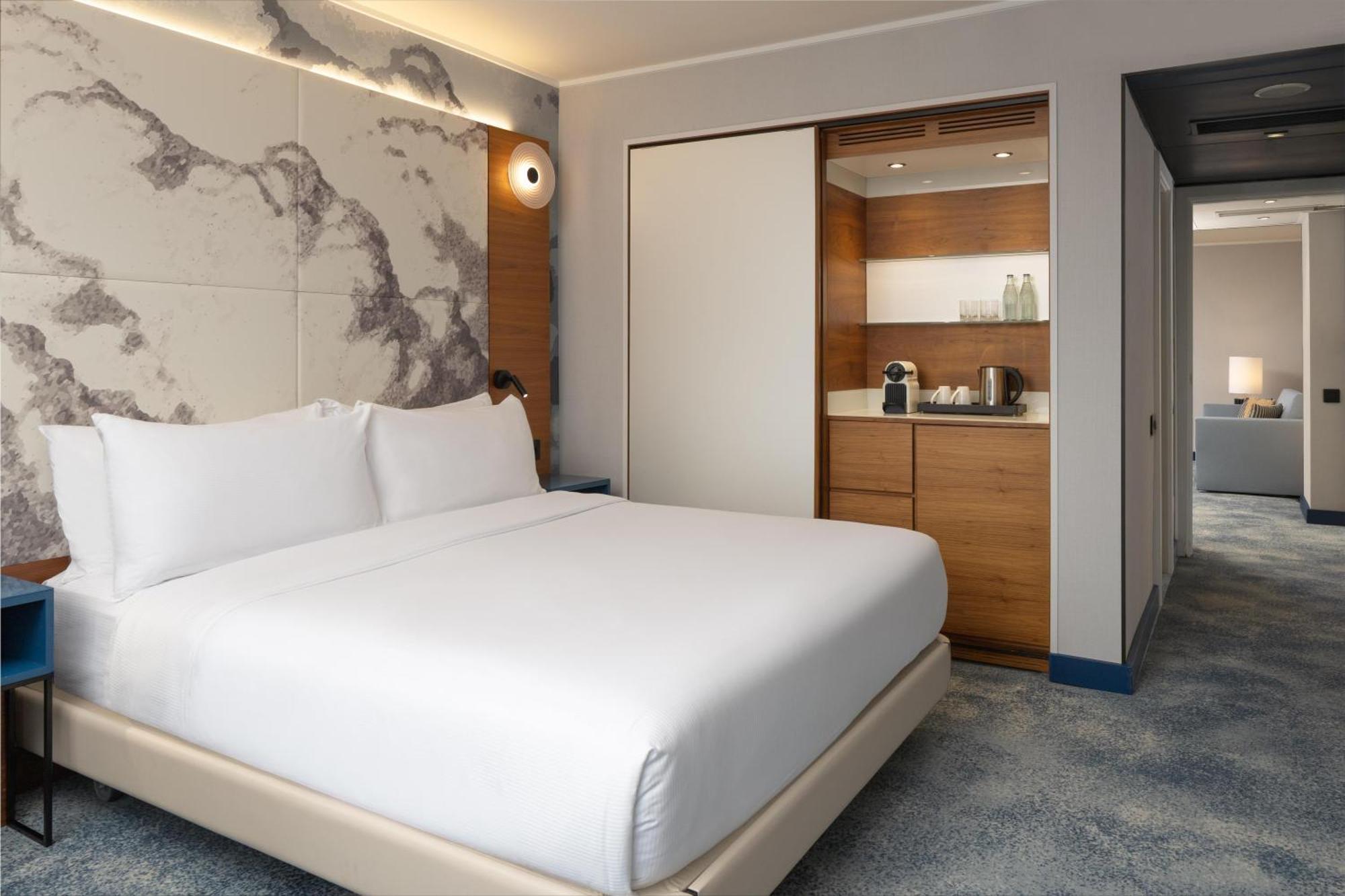 One-Bedroom Executive King Suite with Lounge Access,1758280692:JPEG