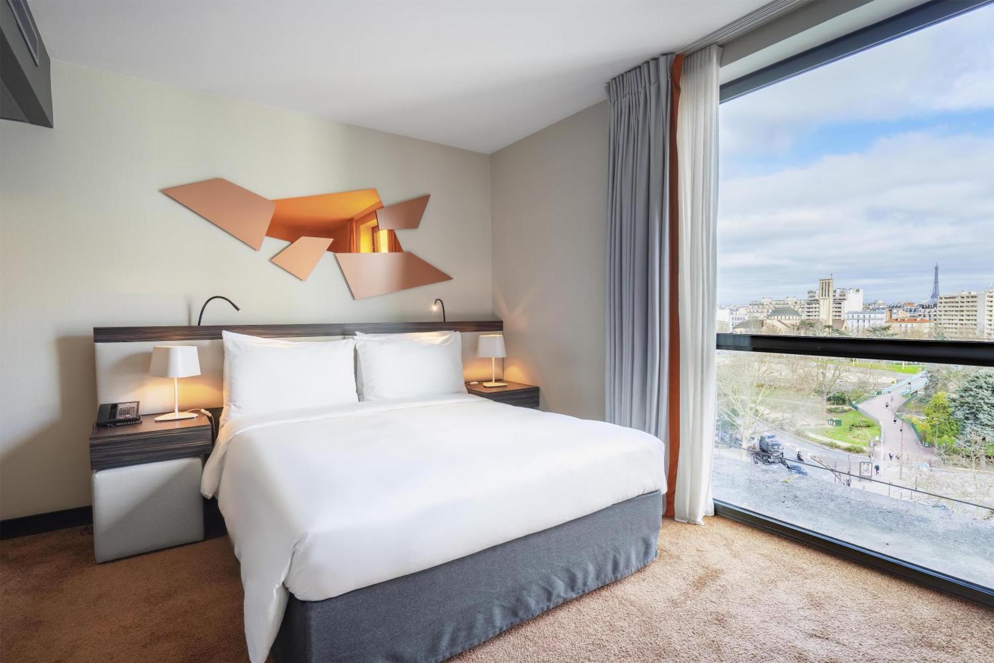 One-Bedroom King Suite Eiffel Tower View,1758282945:JPEG