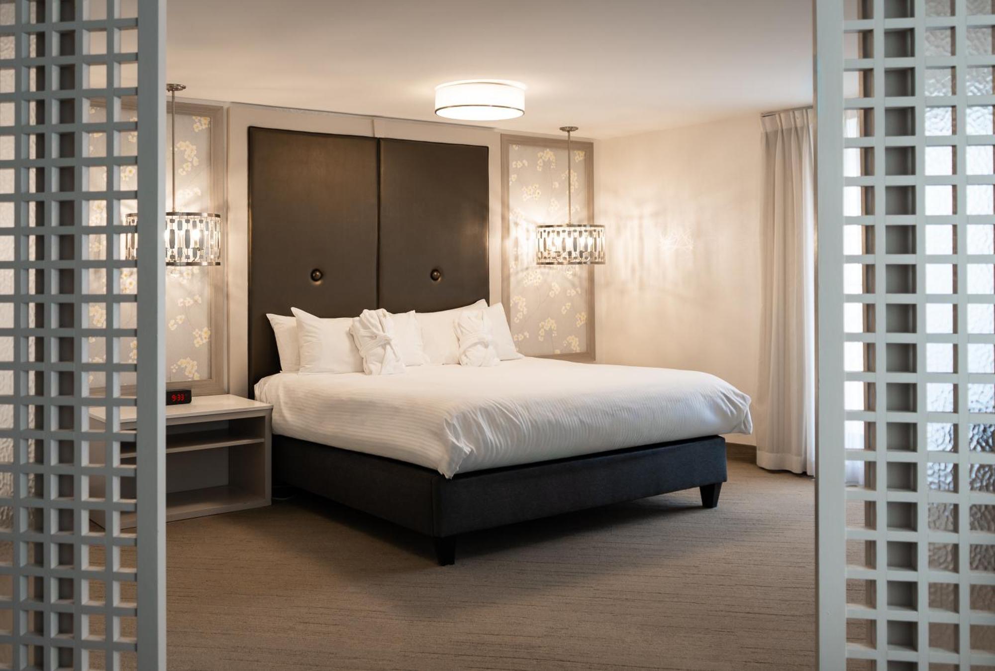 Luxury Deluxe Suite