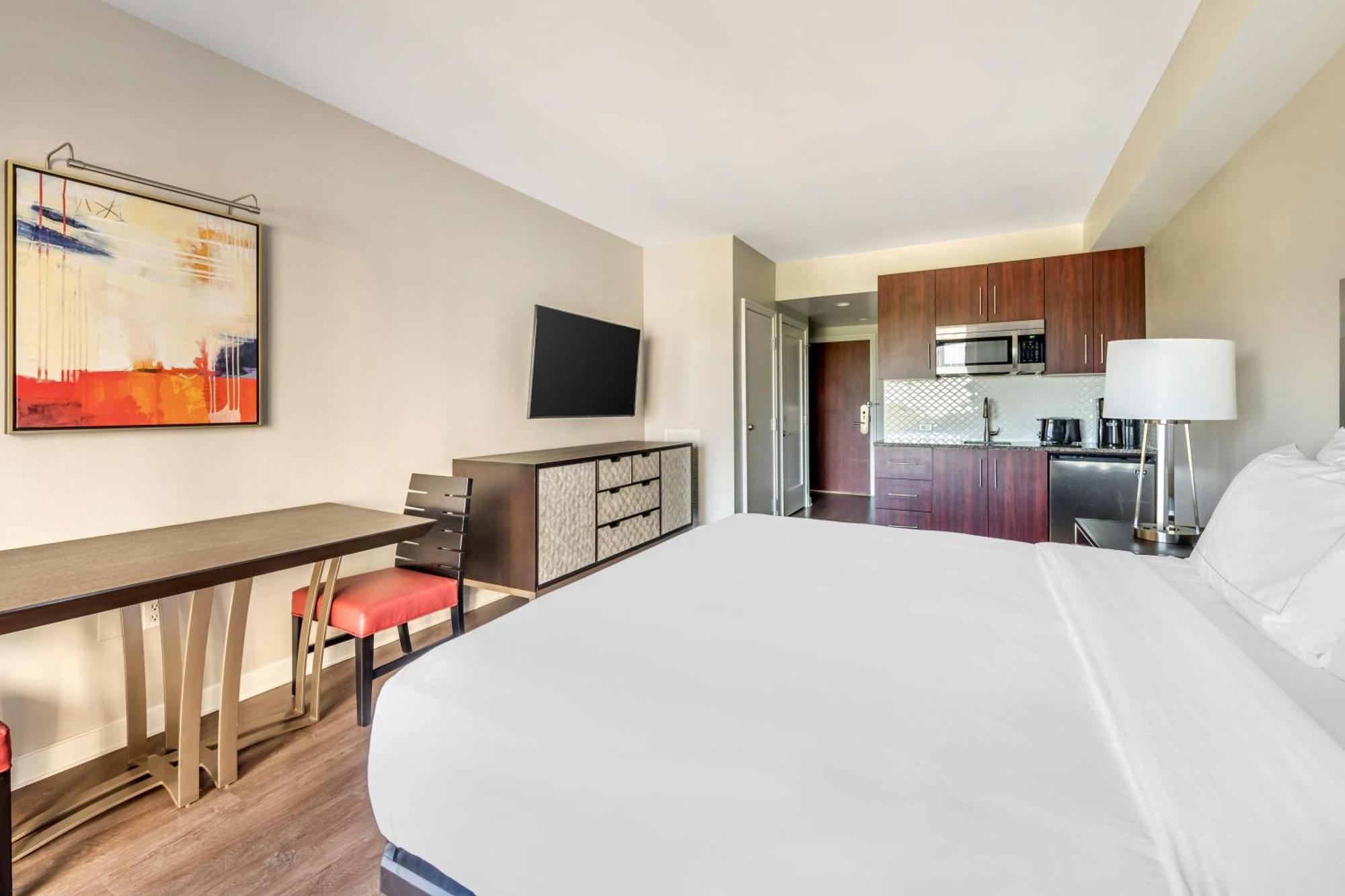 King Studio Kitchenette