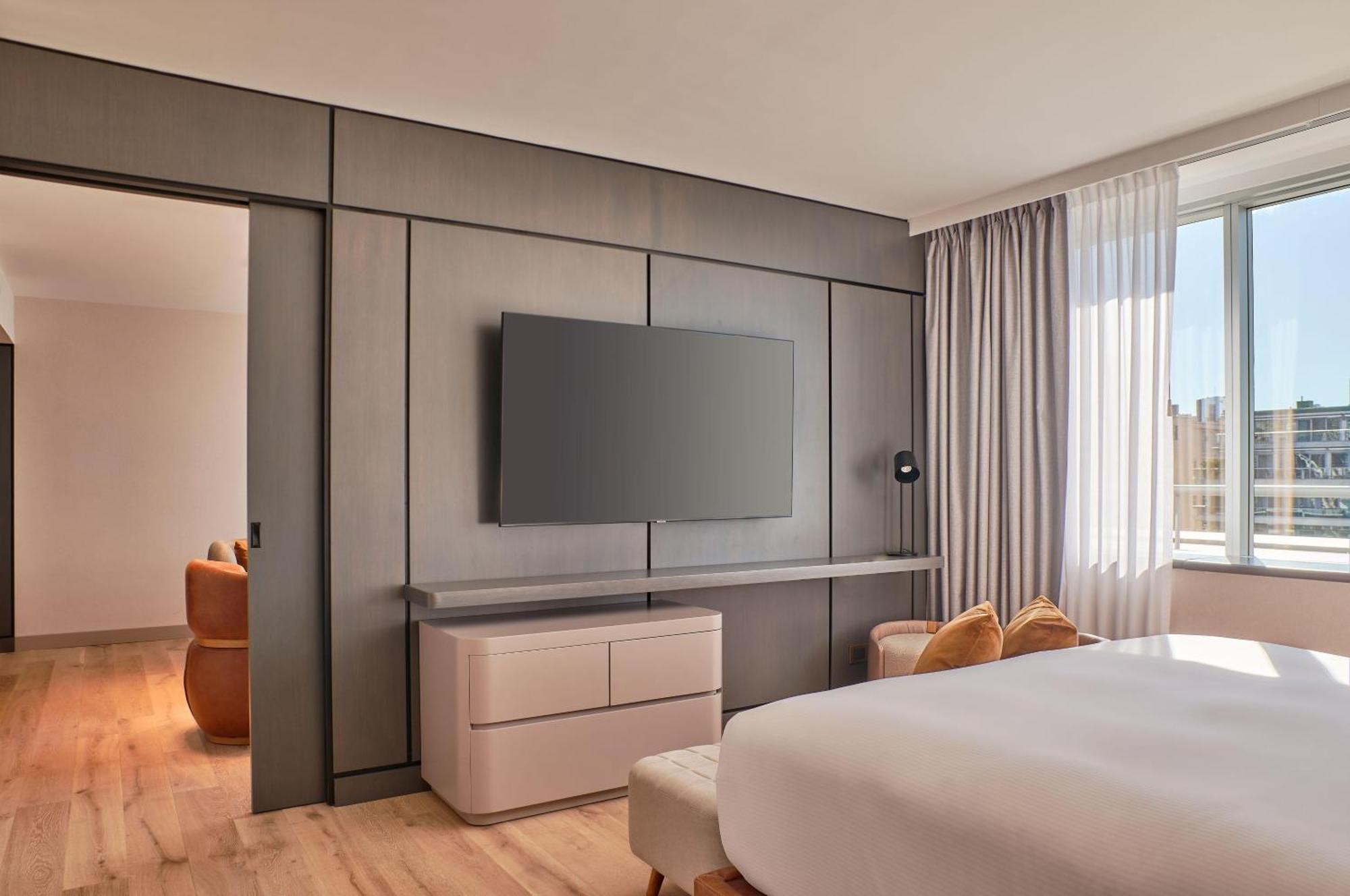 Executive King Petite Suite
