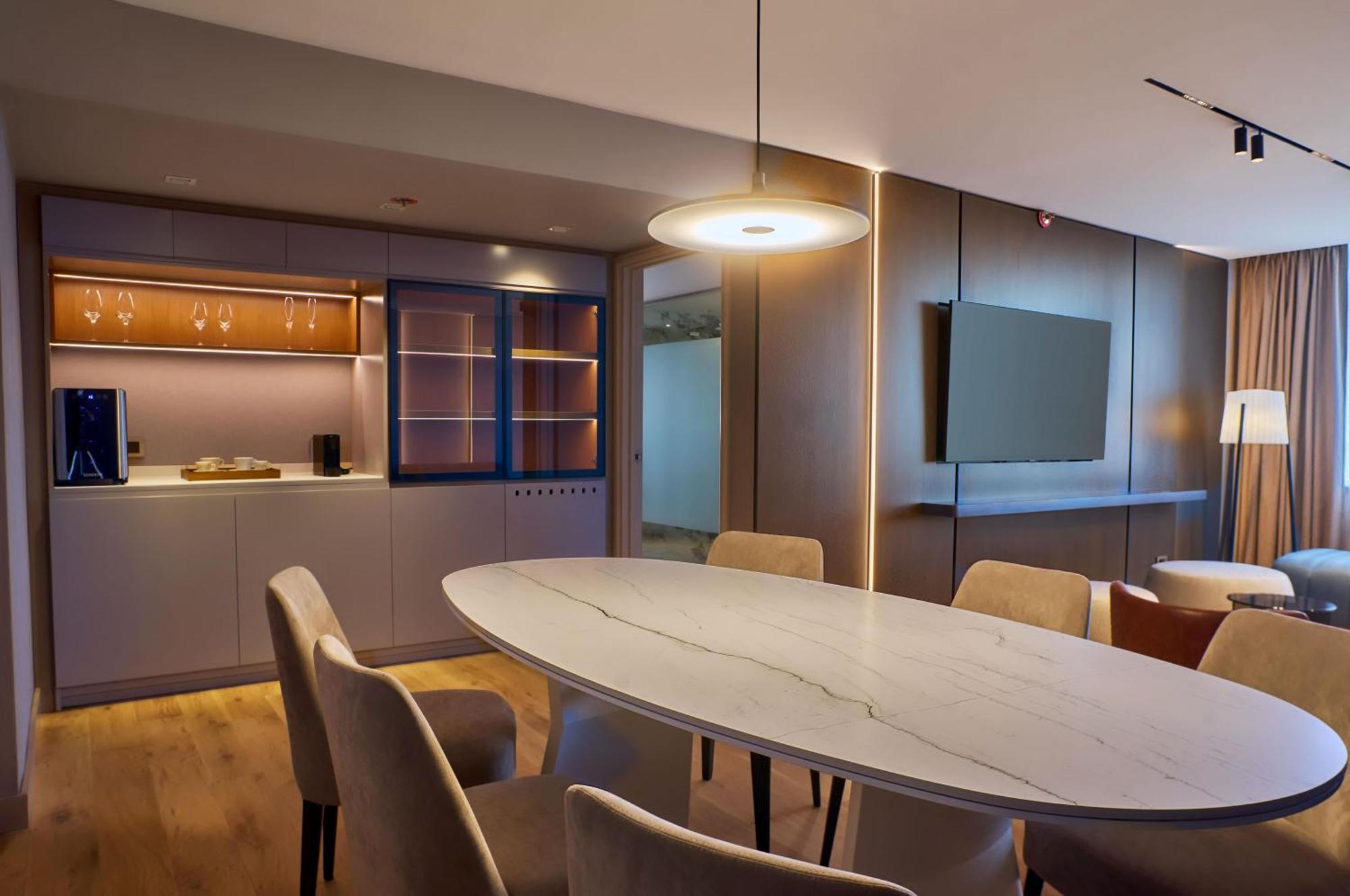 One-Bedroom Executive King Suite