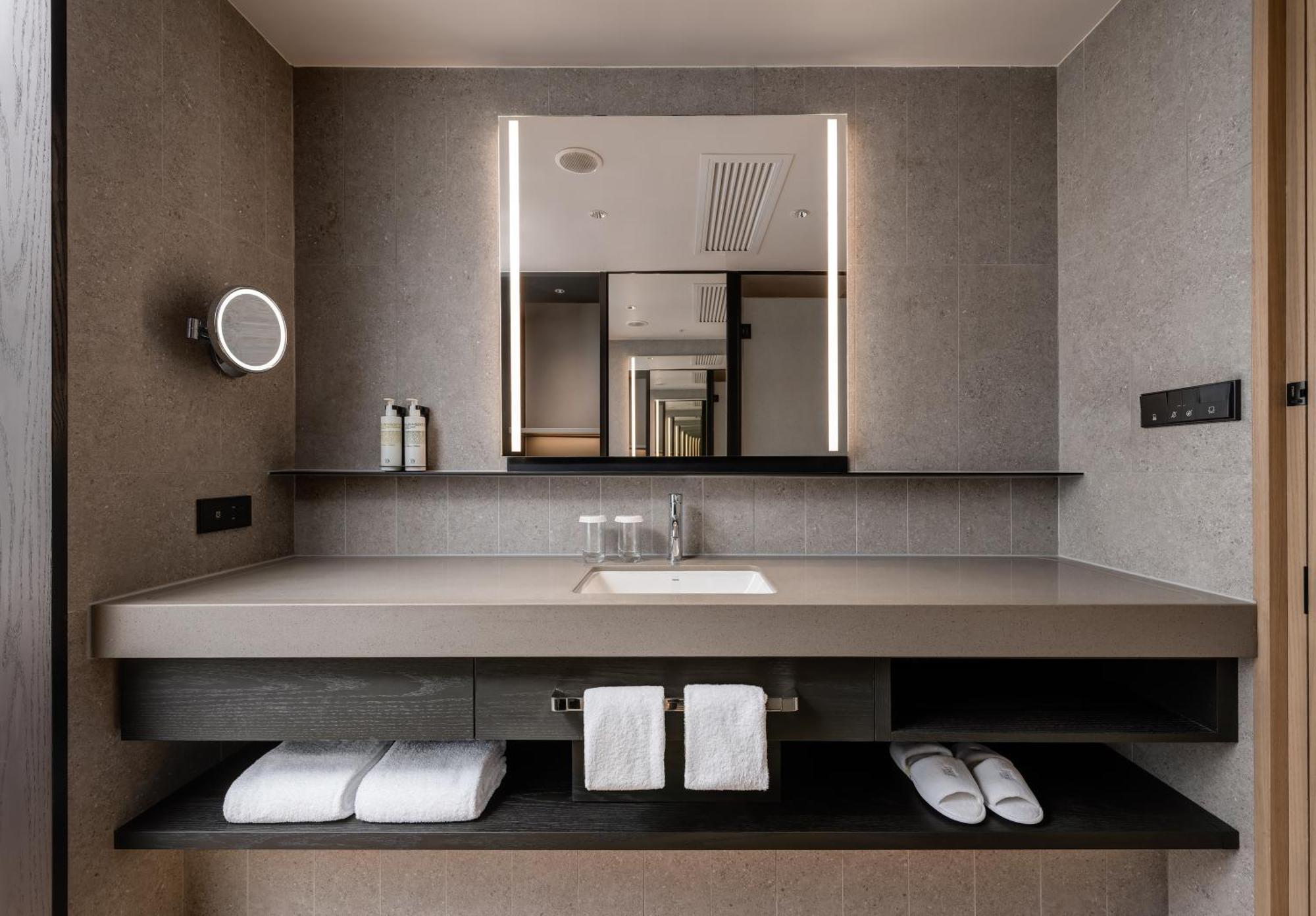 Cityscape King Bed