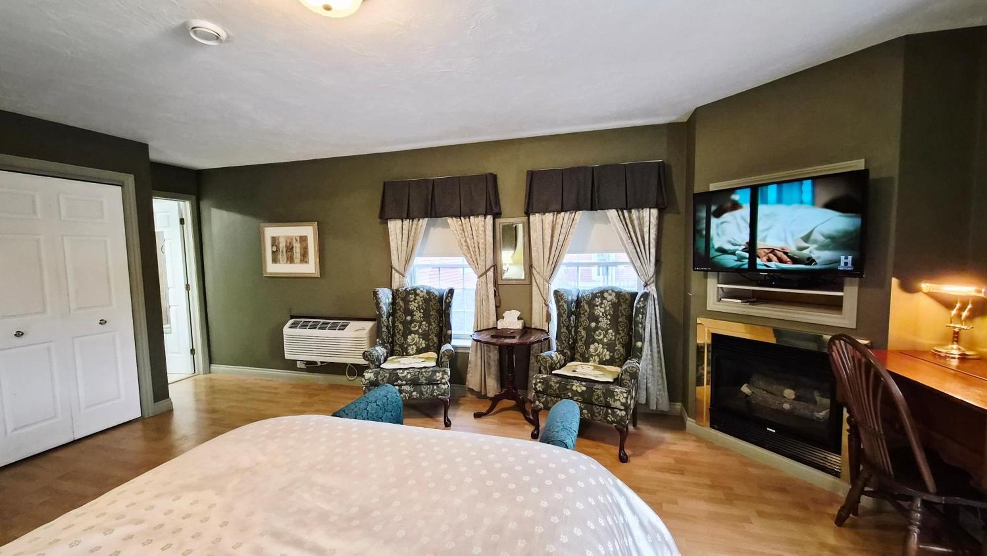 Queen Suite