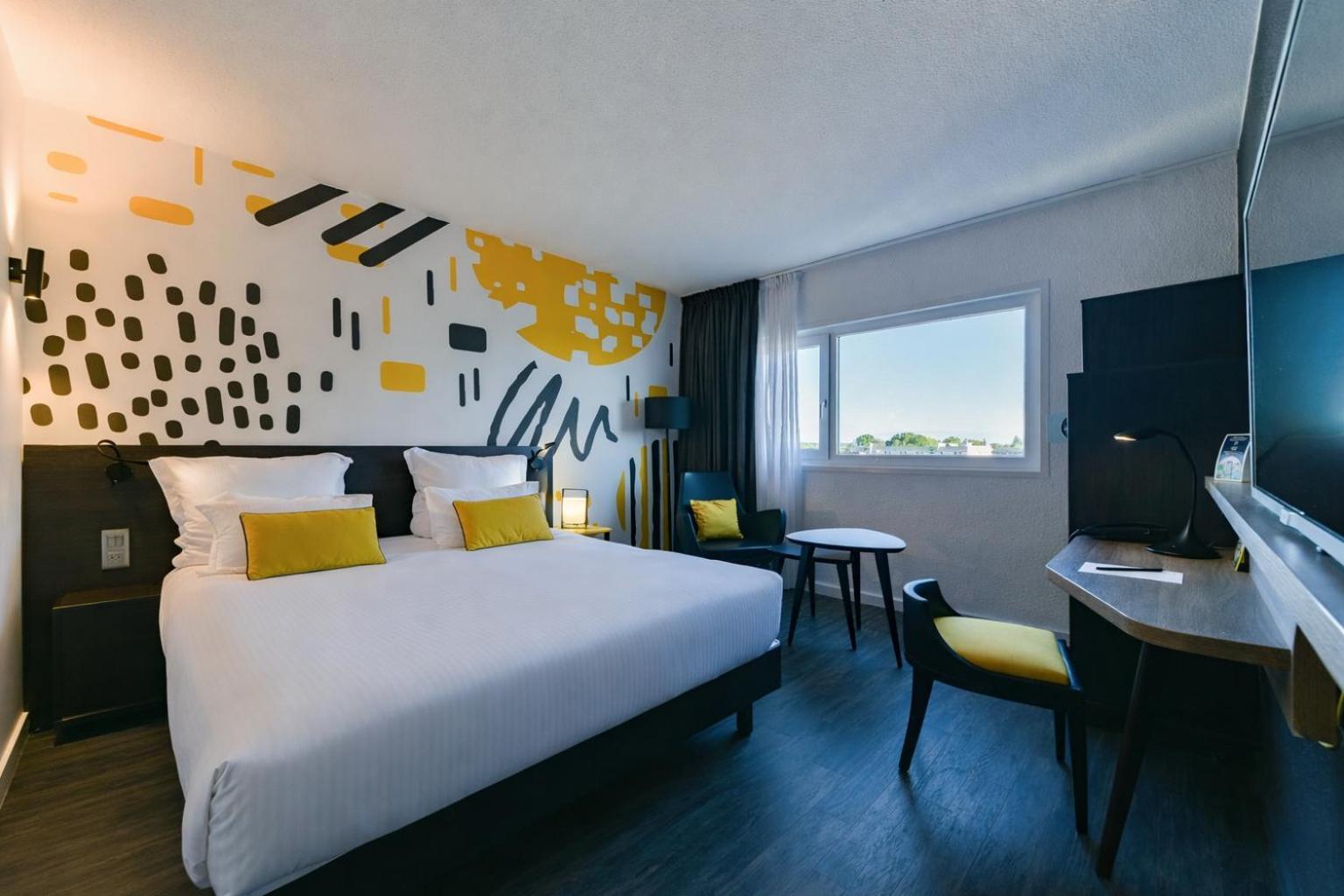 Suite 1 Double Bed 1 Sofa Bed