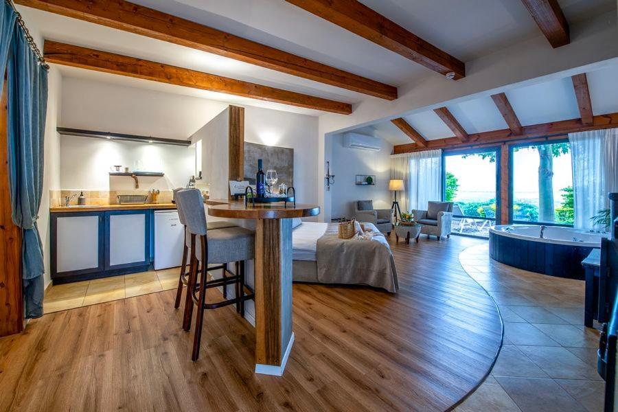 Standard Double Suite