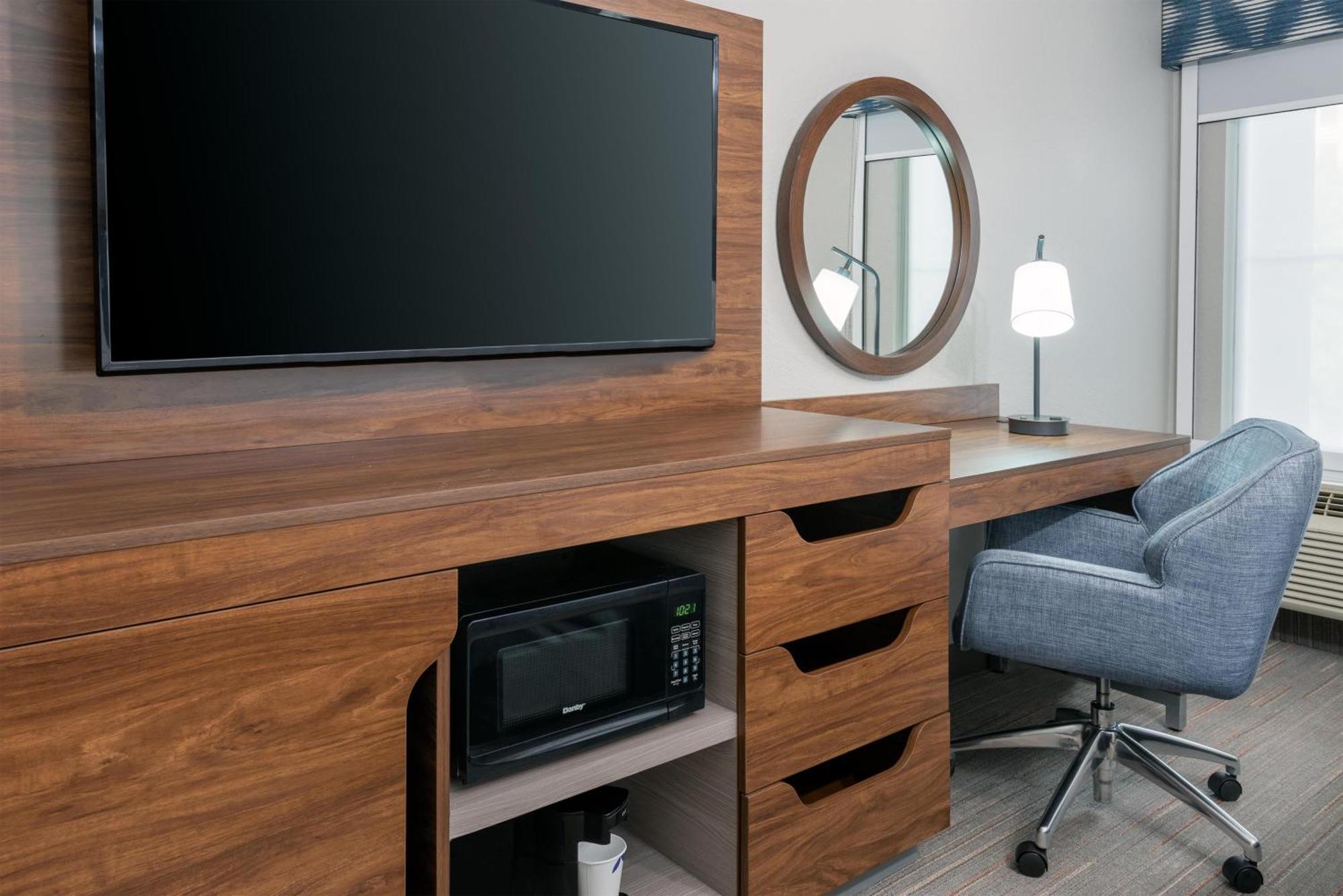 One-Bedroom King Suite Kitchen Non-Smoking