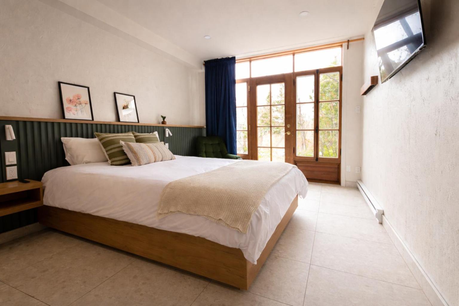 Queen Room with Garden View