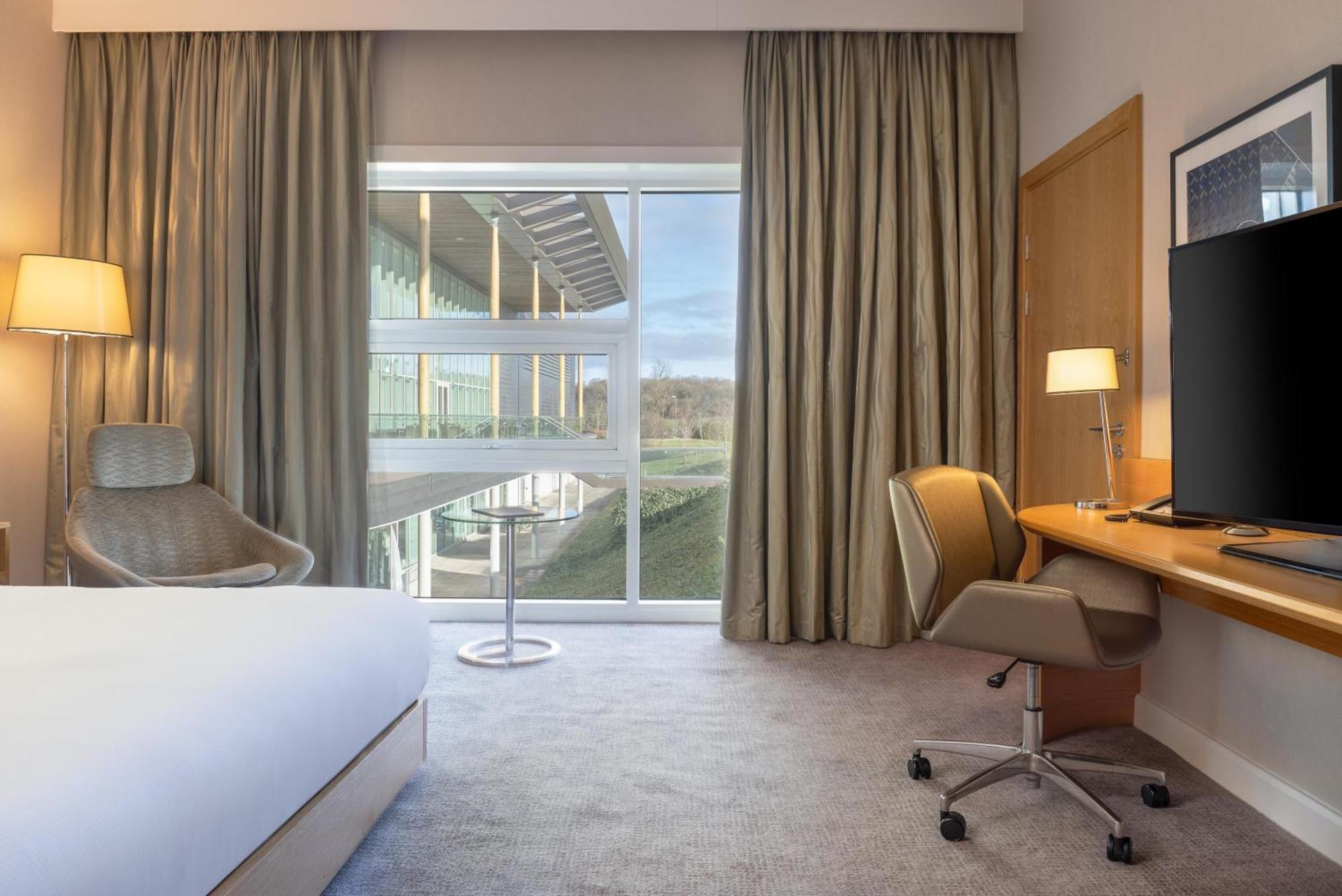 Deluxe King Room - Mobility Accessible