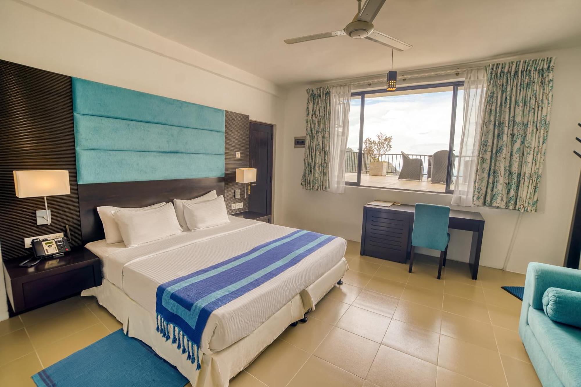Deluxe Double or Twin Room Mountain View