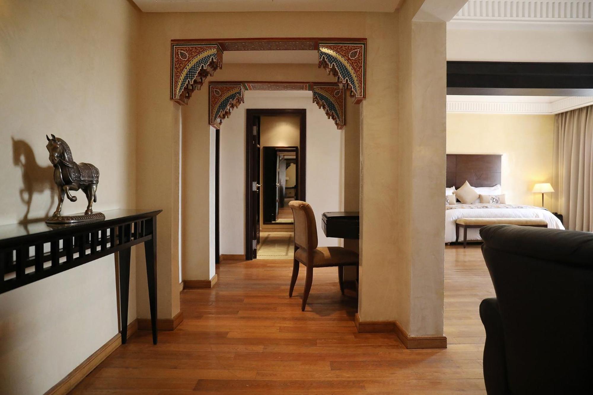 Royal Suite King Size Bed Terrace Pool View,1758533176:JPEG