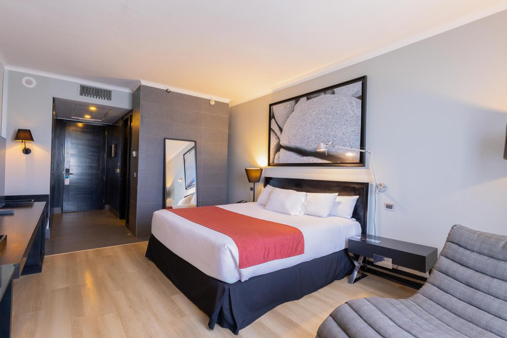 1 King Bed, Garden View, Non-Smoking