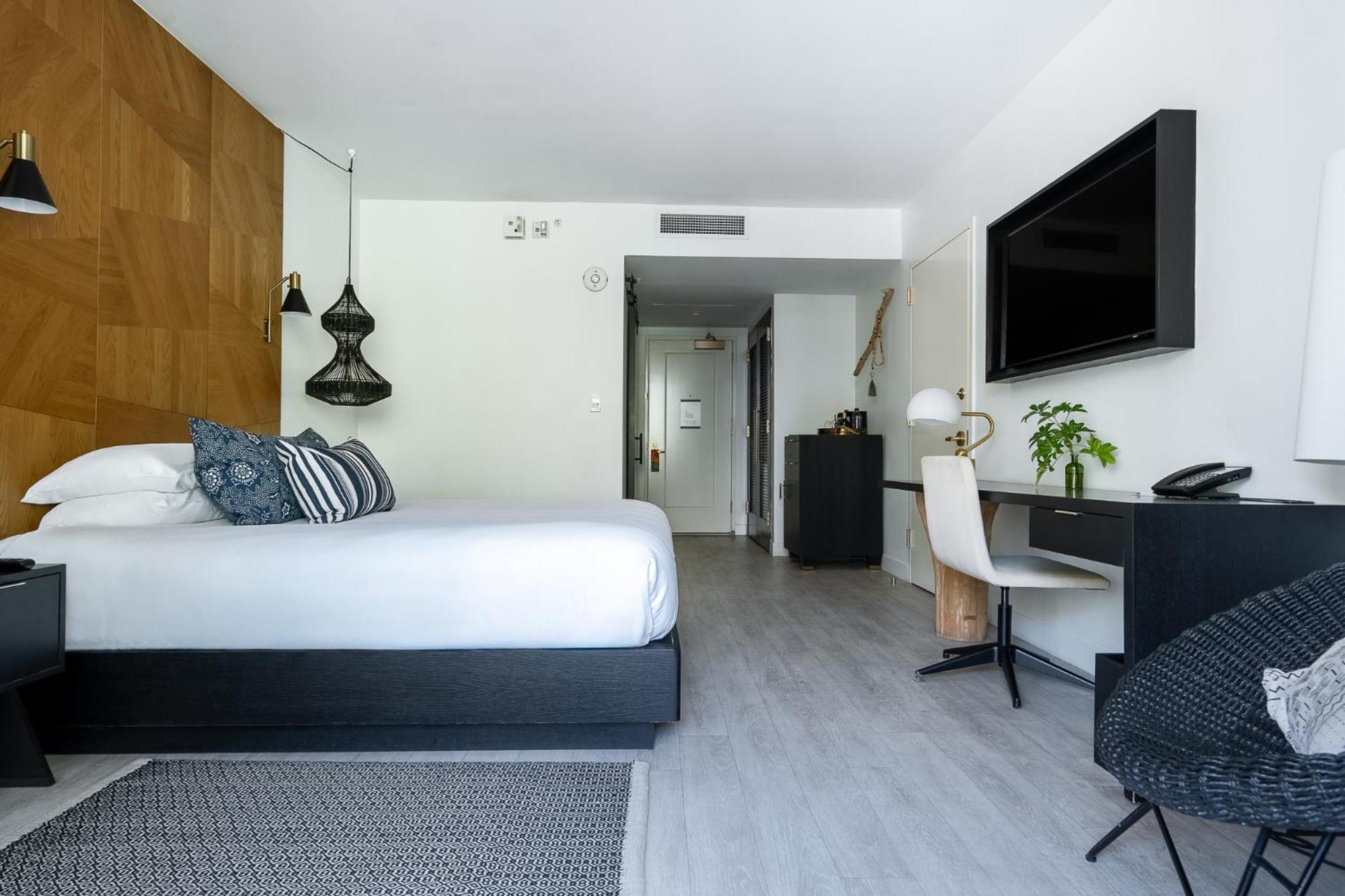 Deluxe Room King Bed