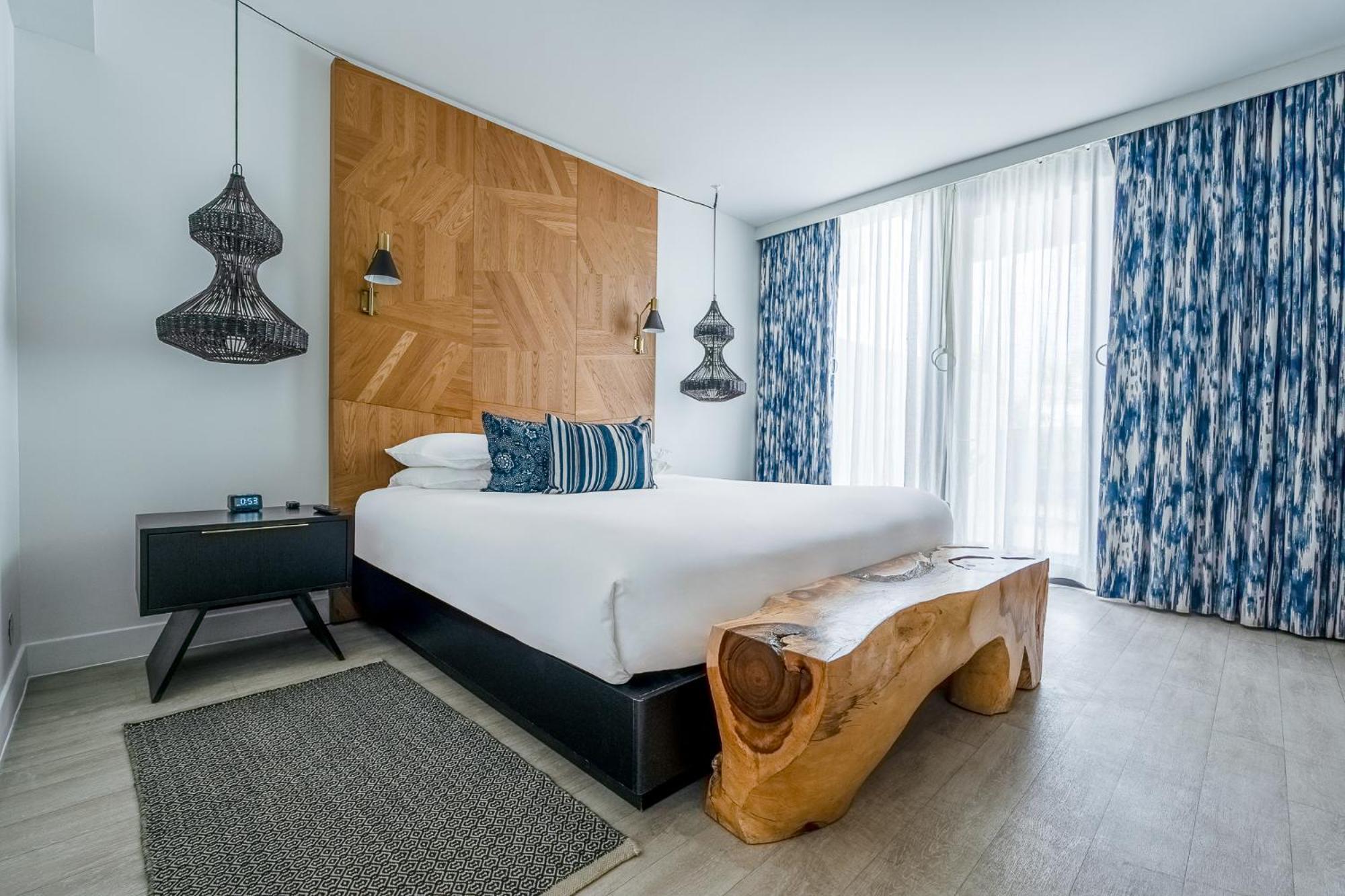 Deluxe Room terrace King Bed