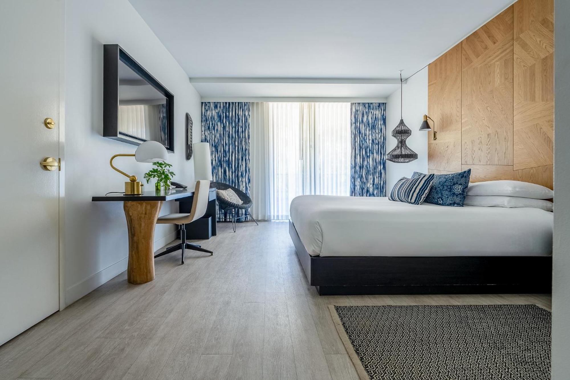 Deluxe Room King Bed