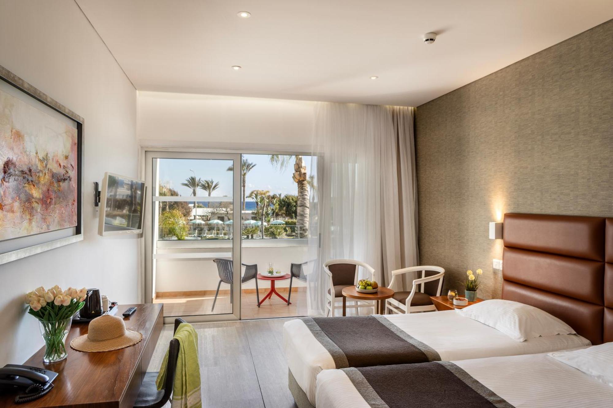 Garden Suite Poolfront 1st Floor