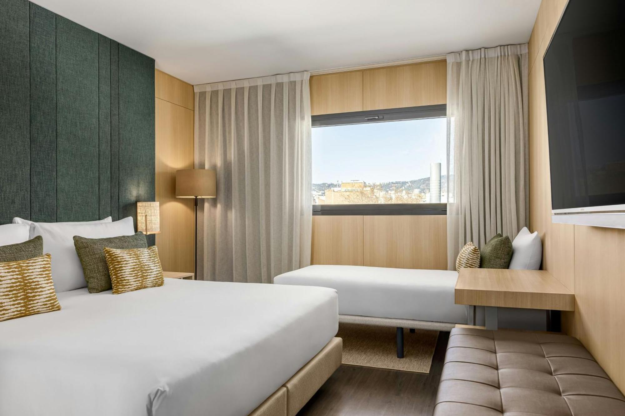 Standard Triple Guest room 1 King,1765183684:JPEG