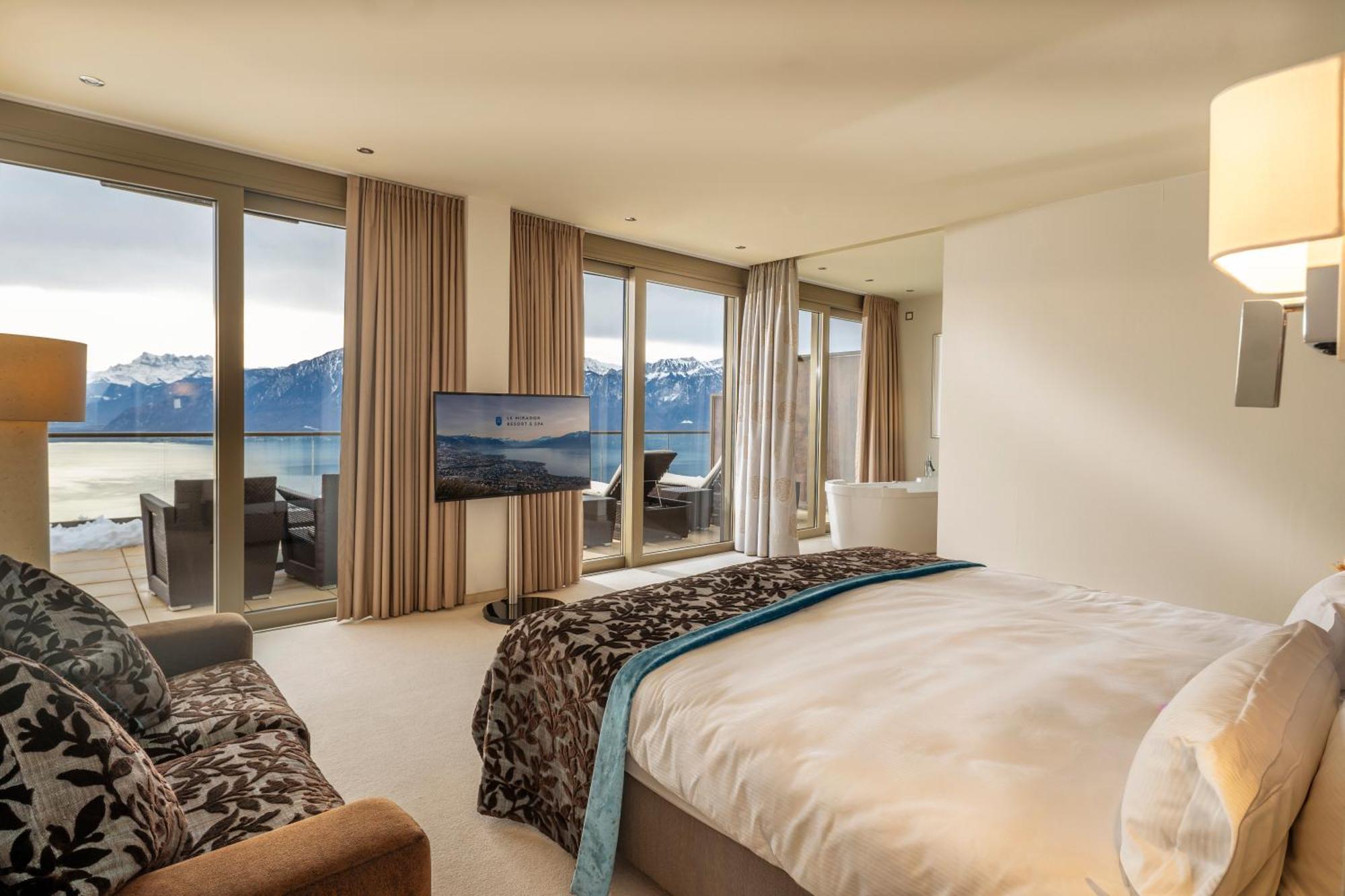 Mirador Suite Panoramic lake view Terrace