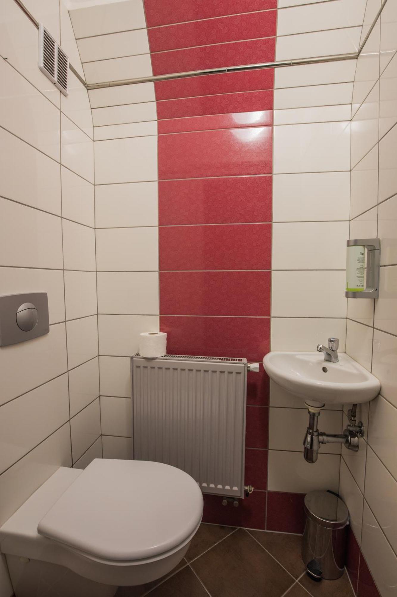 Doppelzimmer mit Zustellbett und Schlossblick