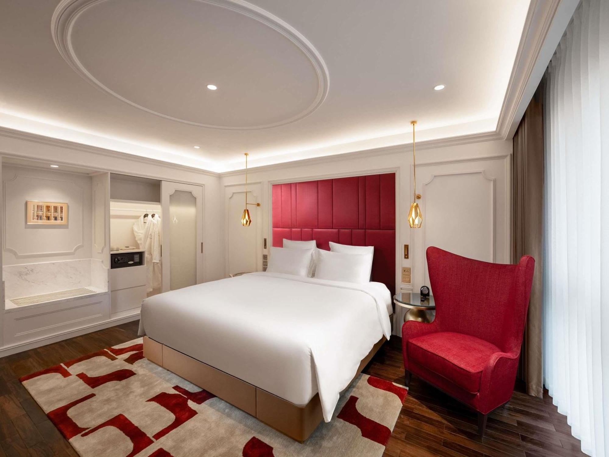 Deluxe King Room
