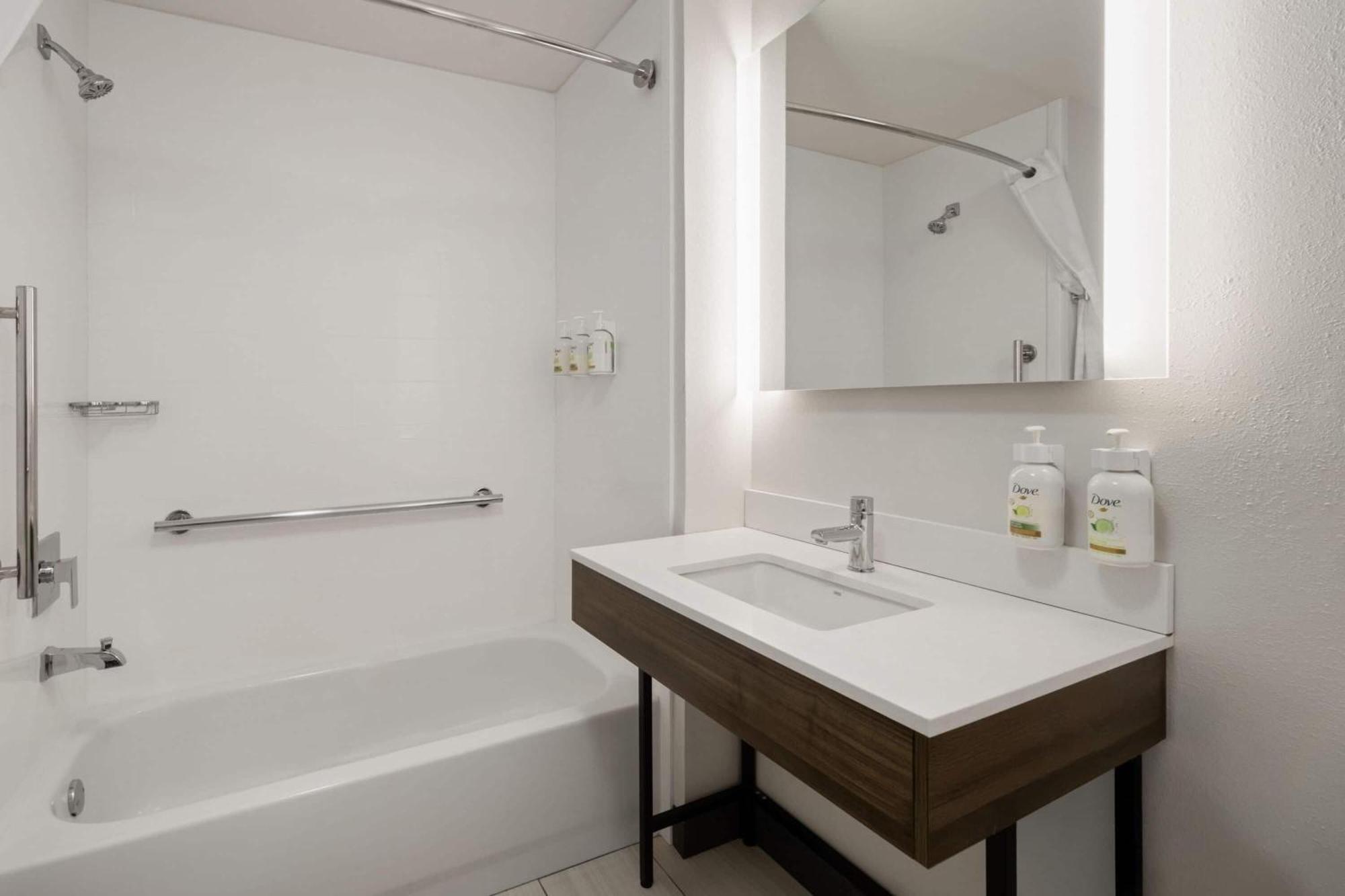 Queen Room Two Queen Beds Mobility or Hearing Access Non-Smoking