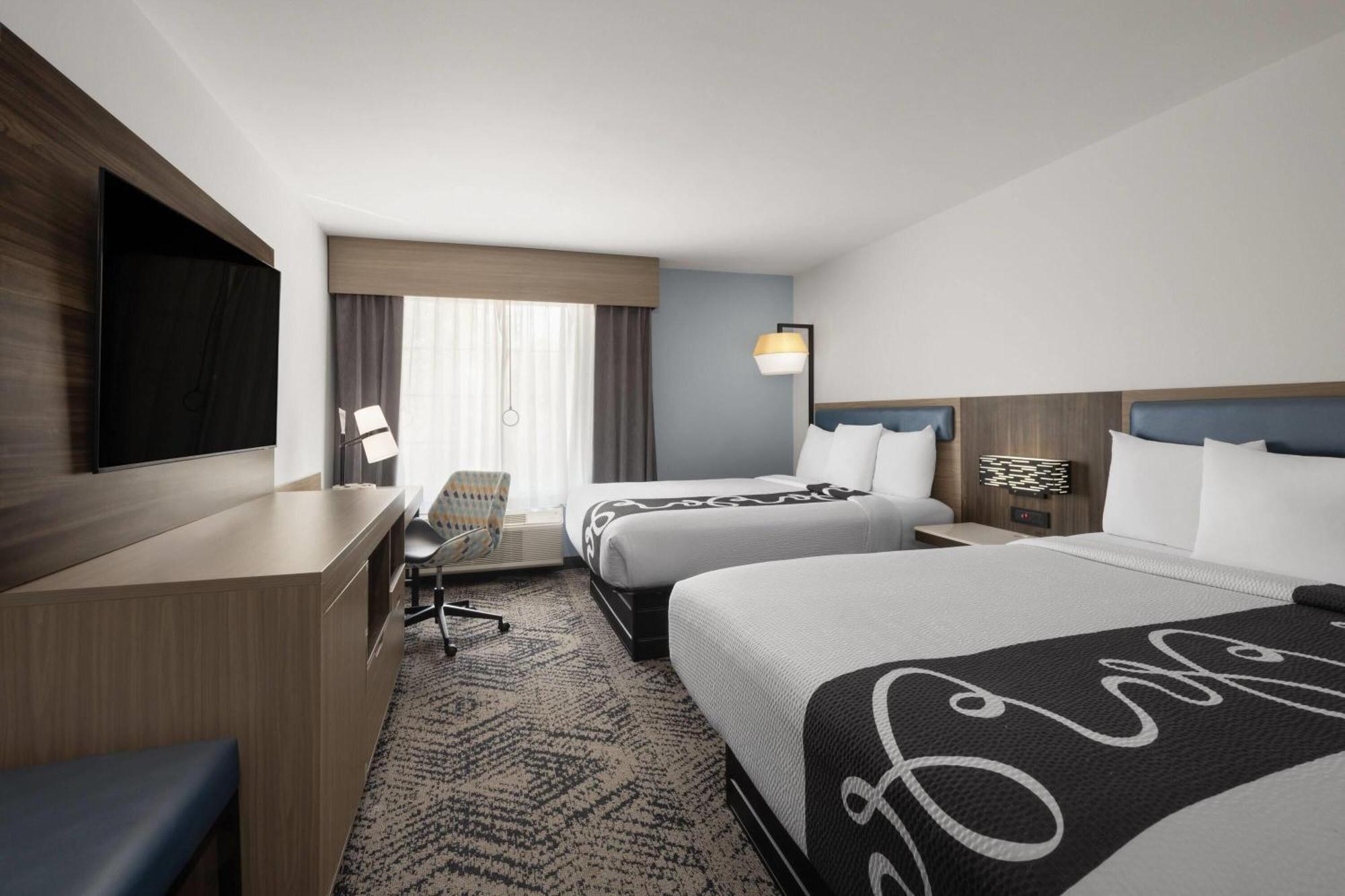 Queen Room Two Queen Beds Mobility or Hearing Access Non-Smoking