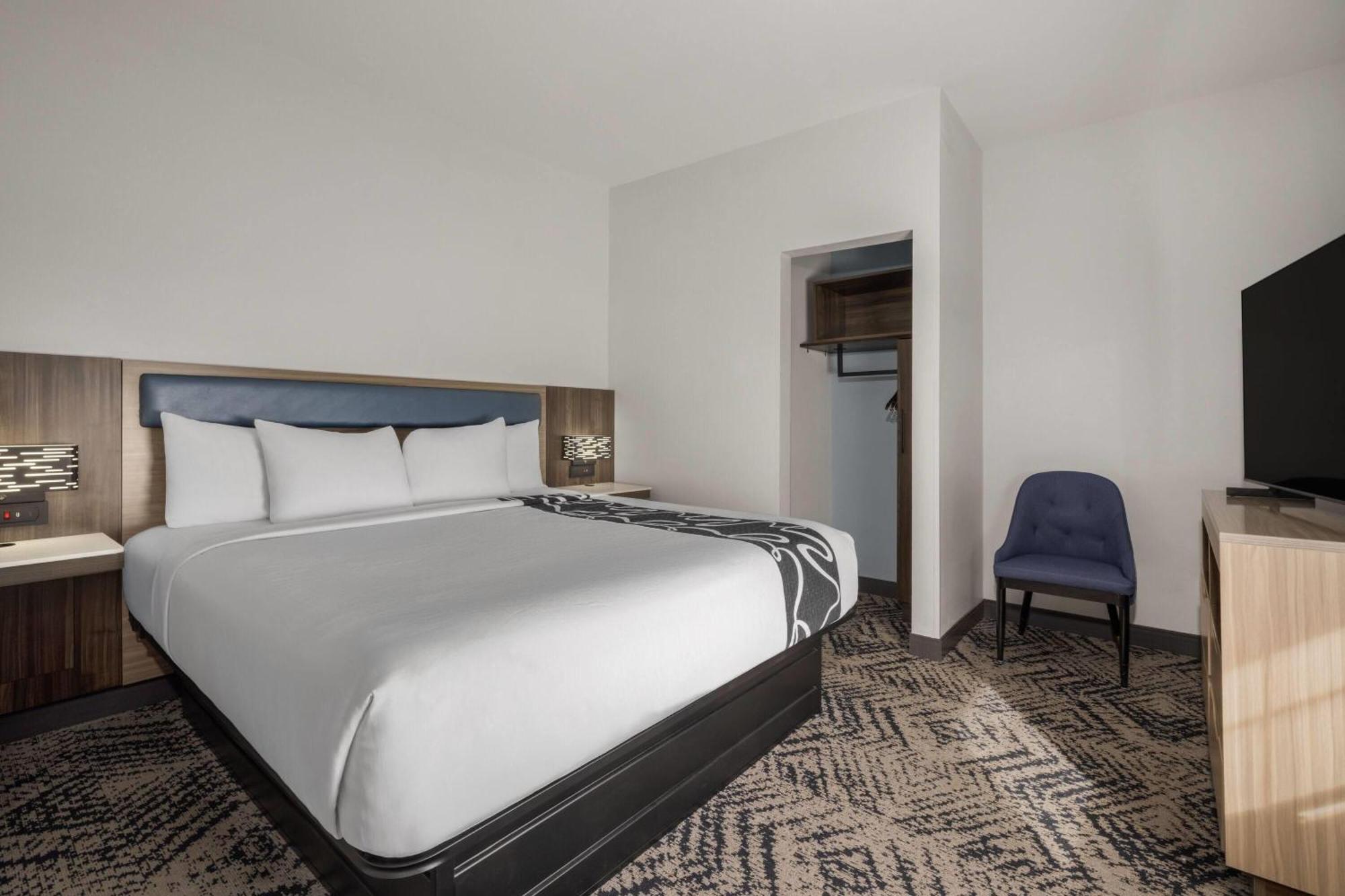 One-Bedroom King Suite Non-Smoking