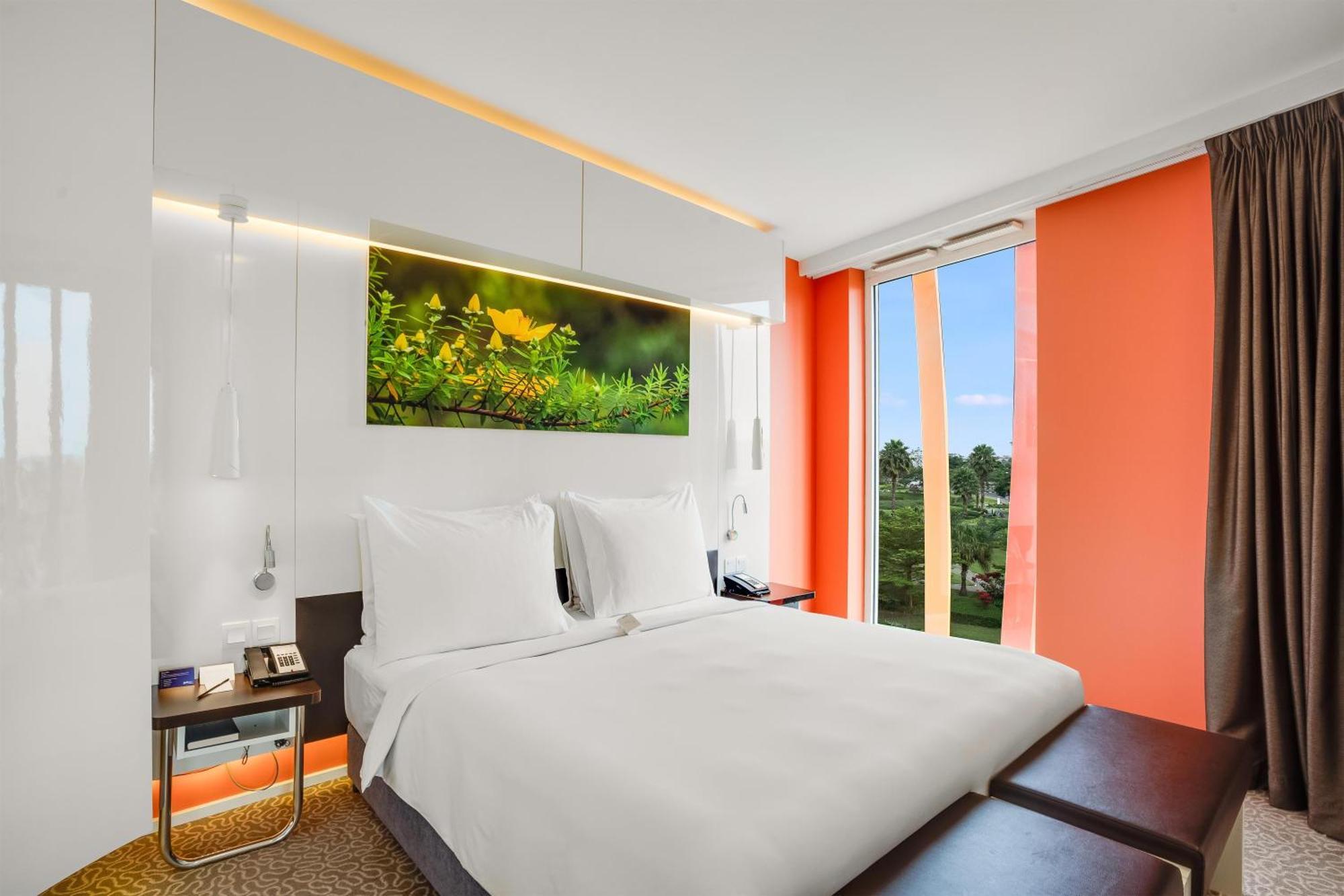 Junior Suite with Balcony and Lounge Access