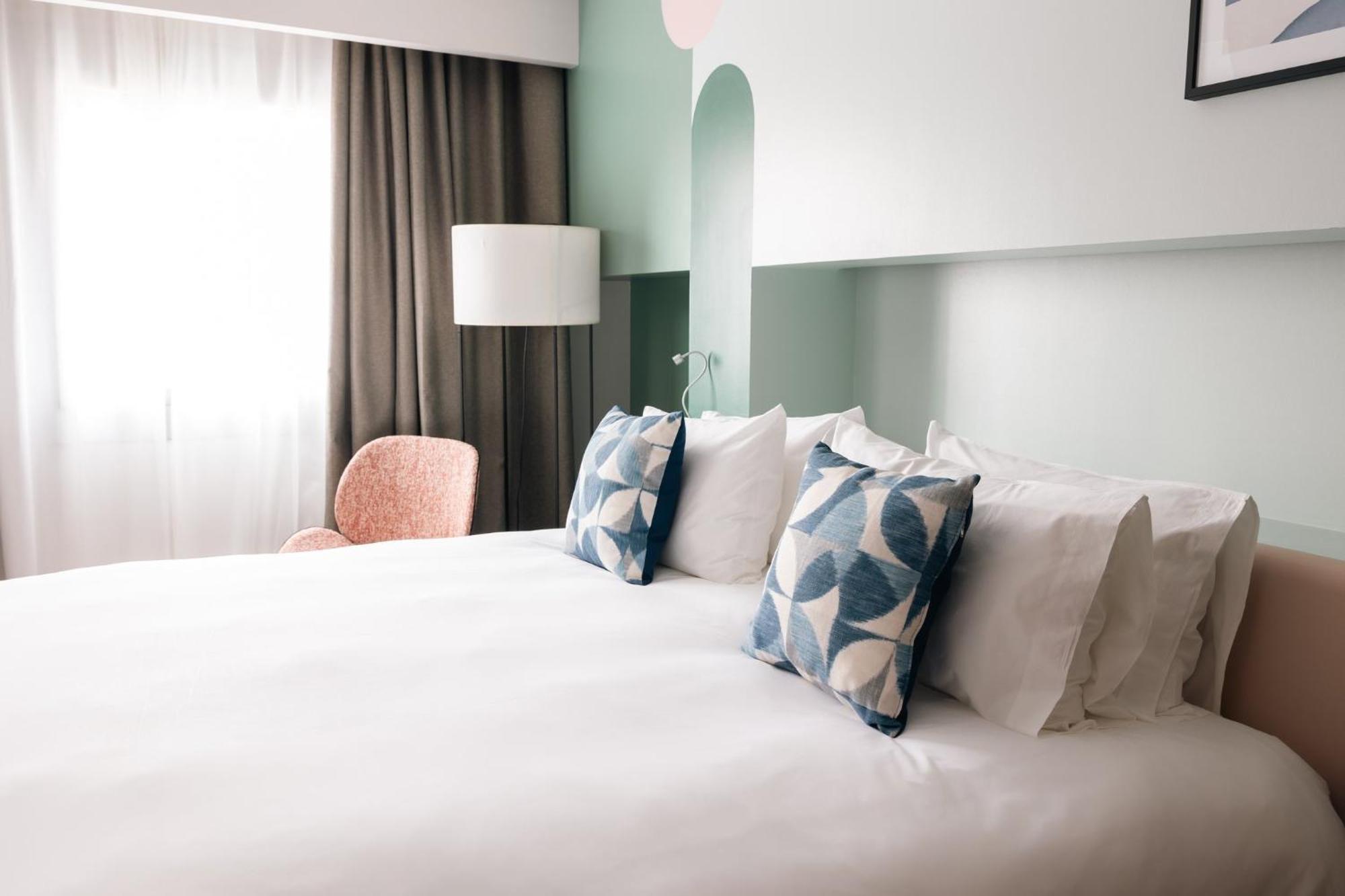 Standard Queen Room