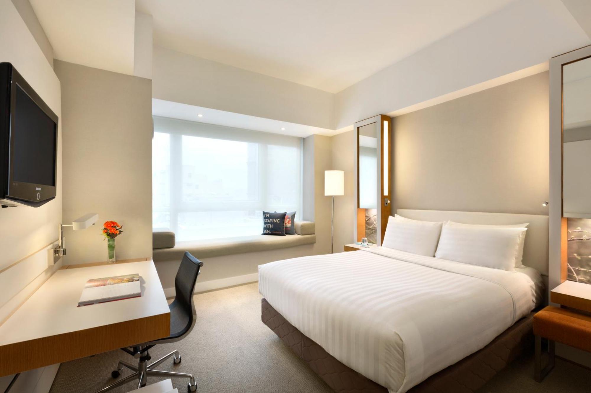 Superior Queen Room City View